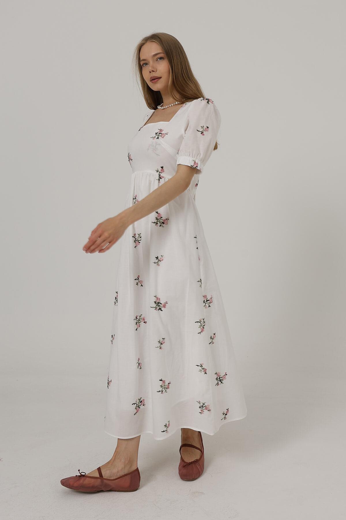 Beyaz Kare Yaka Balon Kol Arkası Bağlama Detaylı Elbise