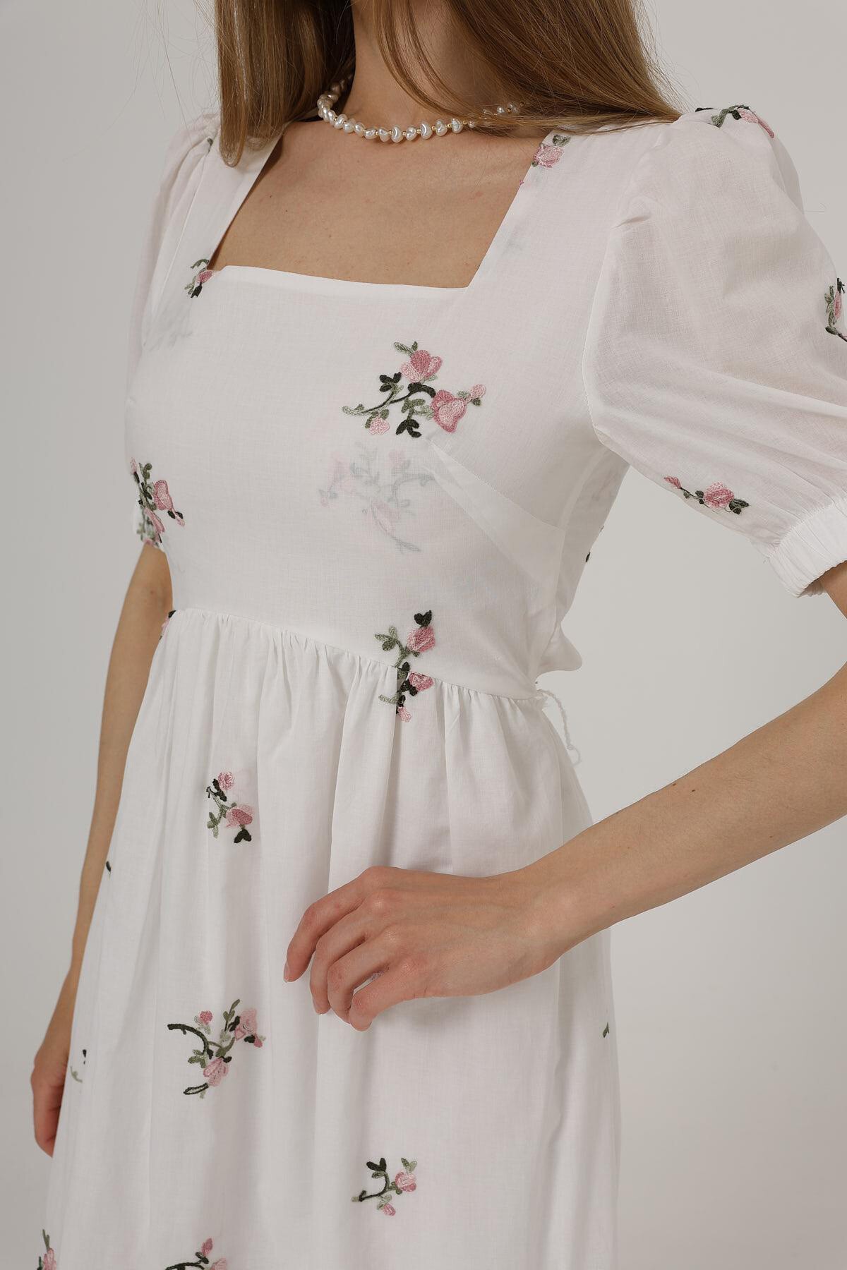 Beyaz Kare Yaka Balon Kol Arkası Bağlama Detaylı Elbise