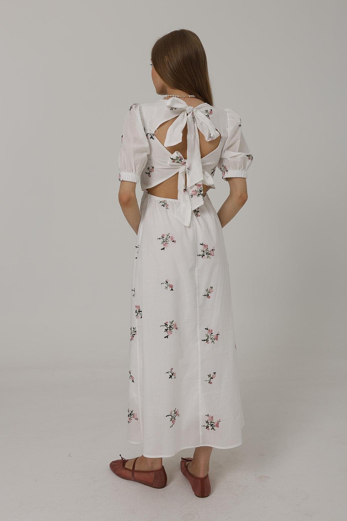 Beyaz Kare Yaka Balon Kol Arkası Bağlama Detaylı Elbise