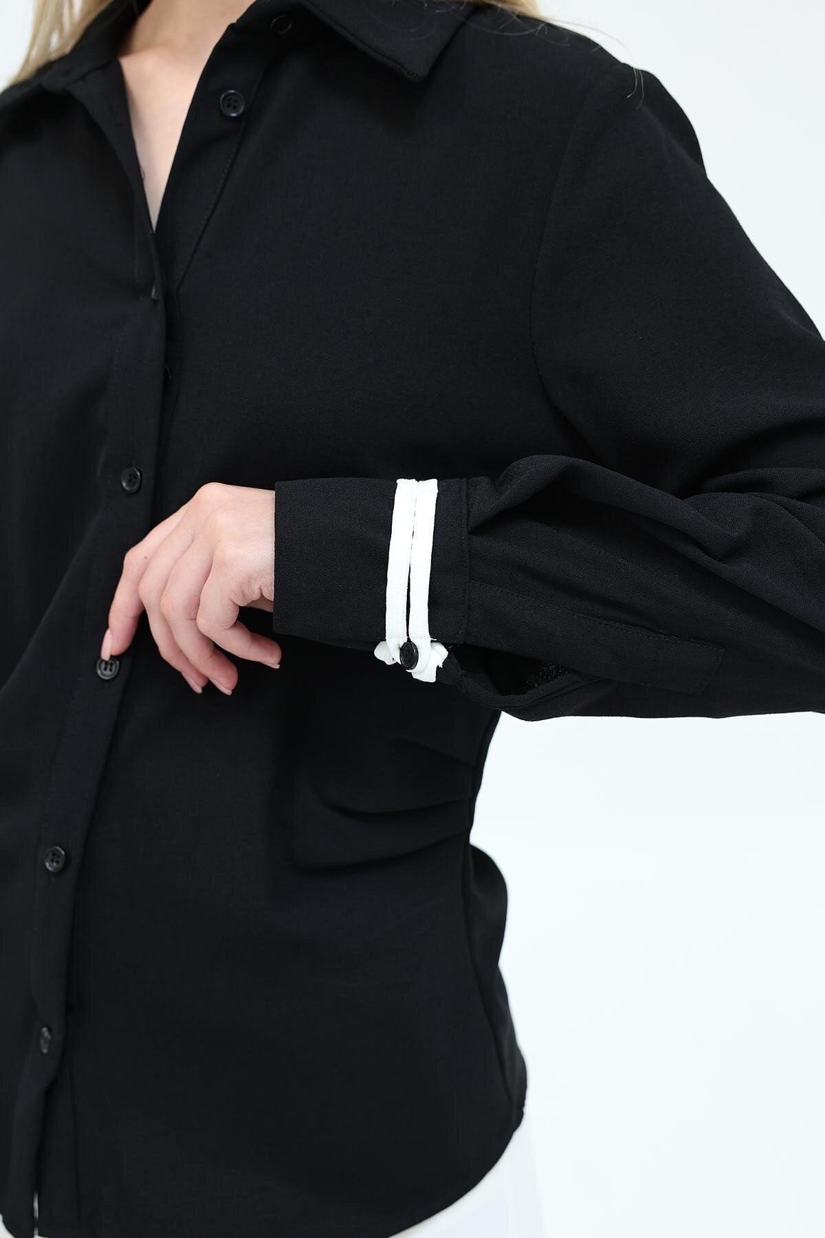 Siyah Büzgü Detaylı Crep Gömlek