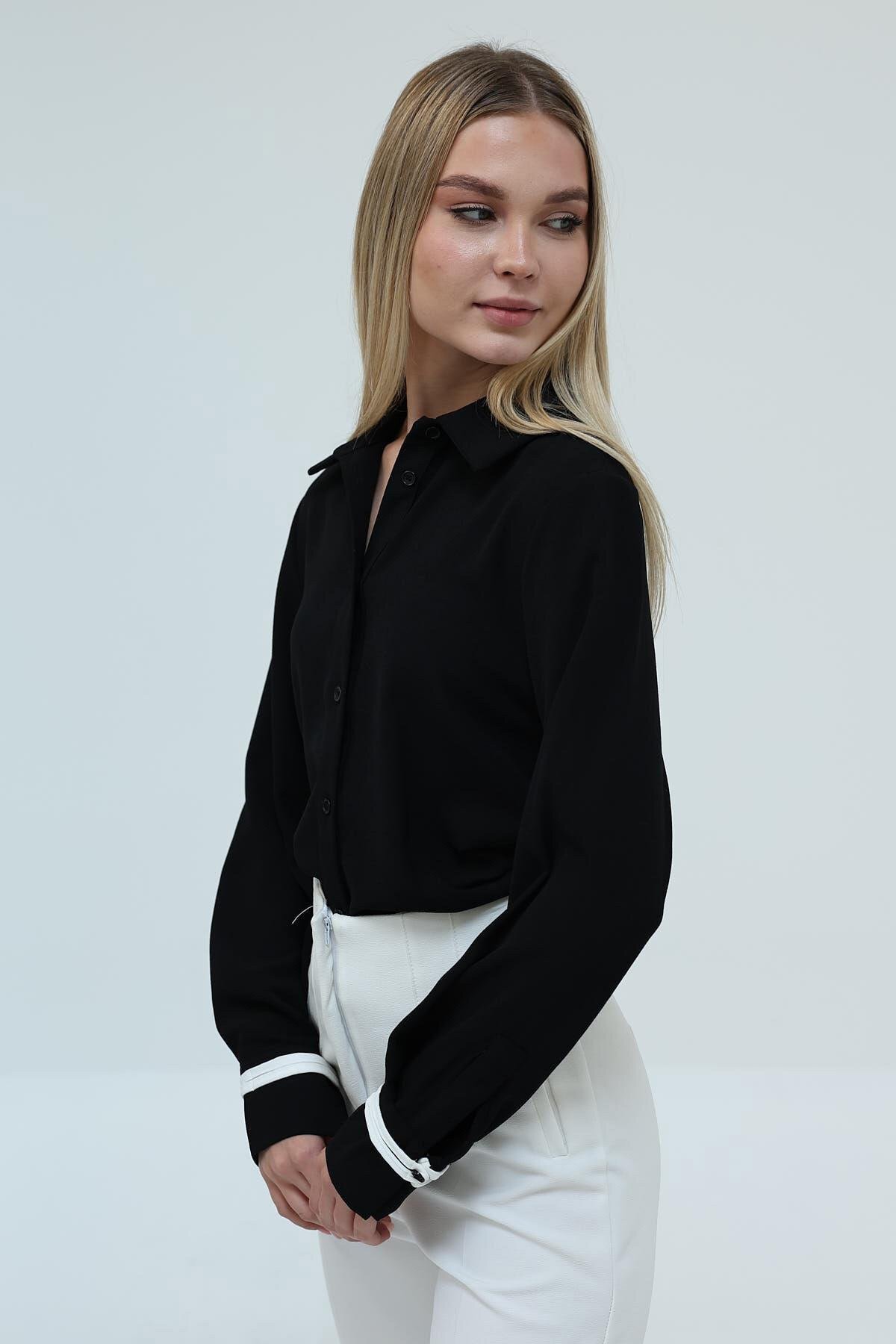 Siyah Büzgü Detaylı Crep Gömlek