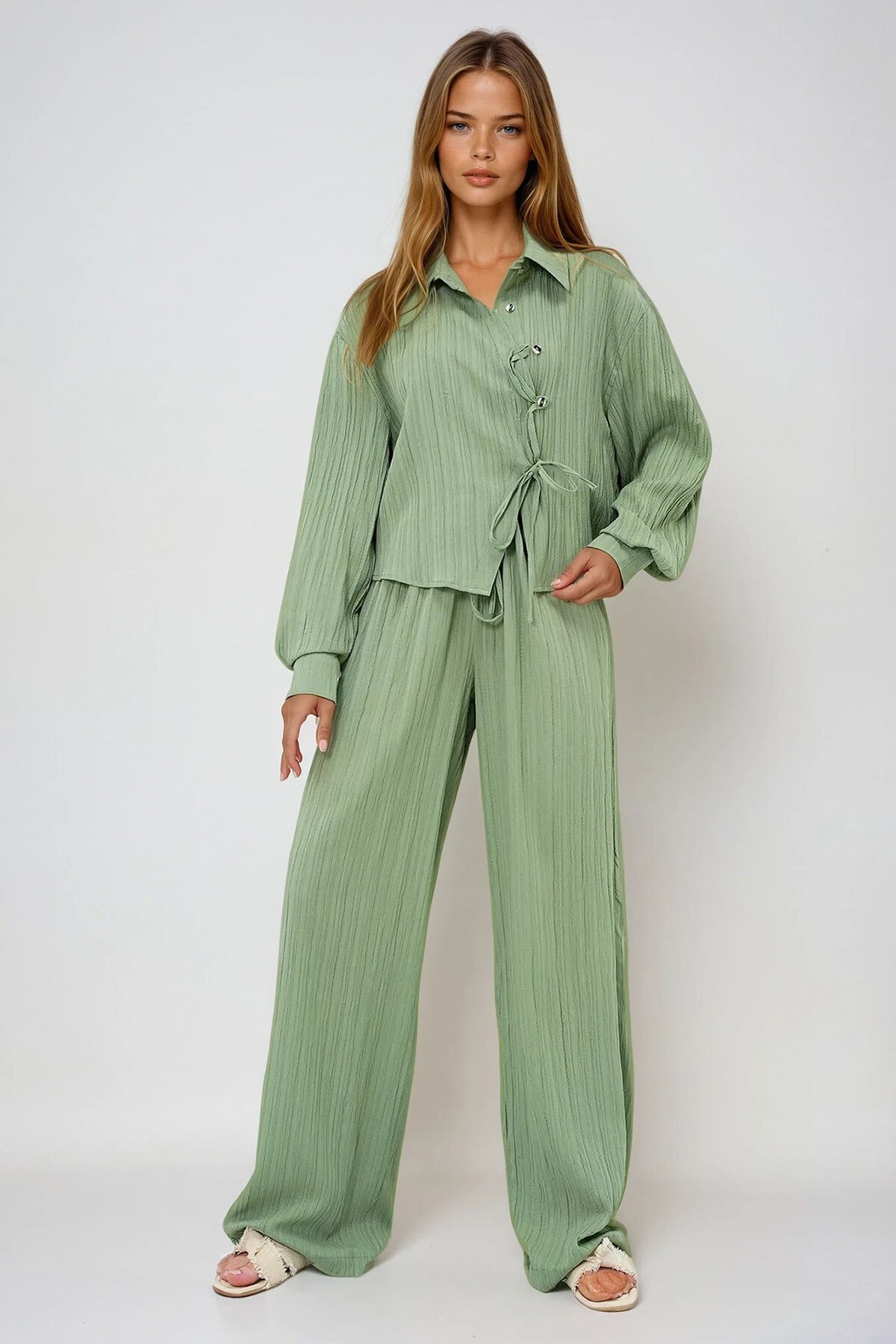 Çağla Yeşili Asimetrik Kesim Bağlama Detaylı Müslin Gömlek Ve Pantolon Takım