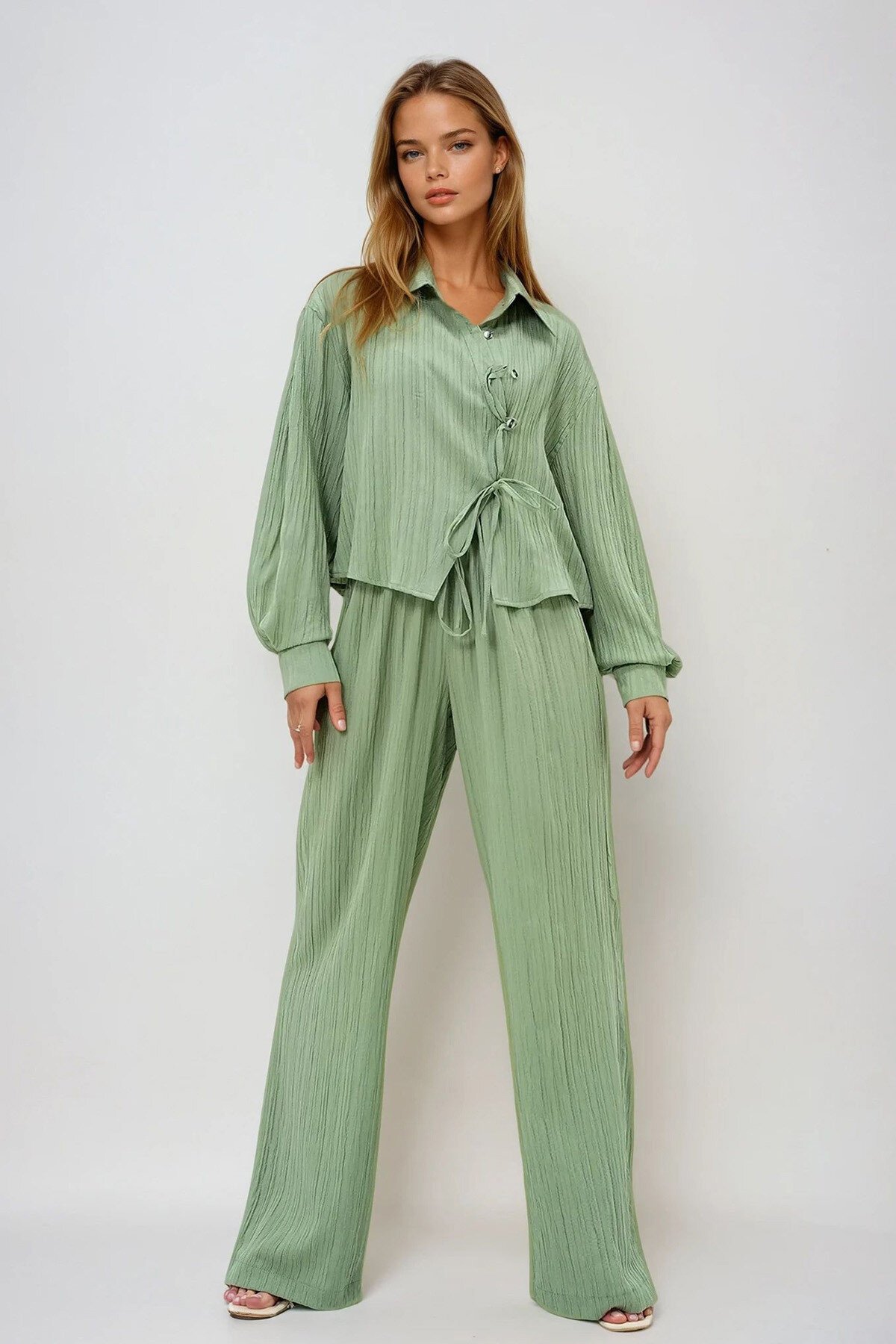 Çağla Yeşili Asimetrik Kesim Bağlama Detaylı Müslin Gömlek Ve Pantolon Takım
