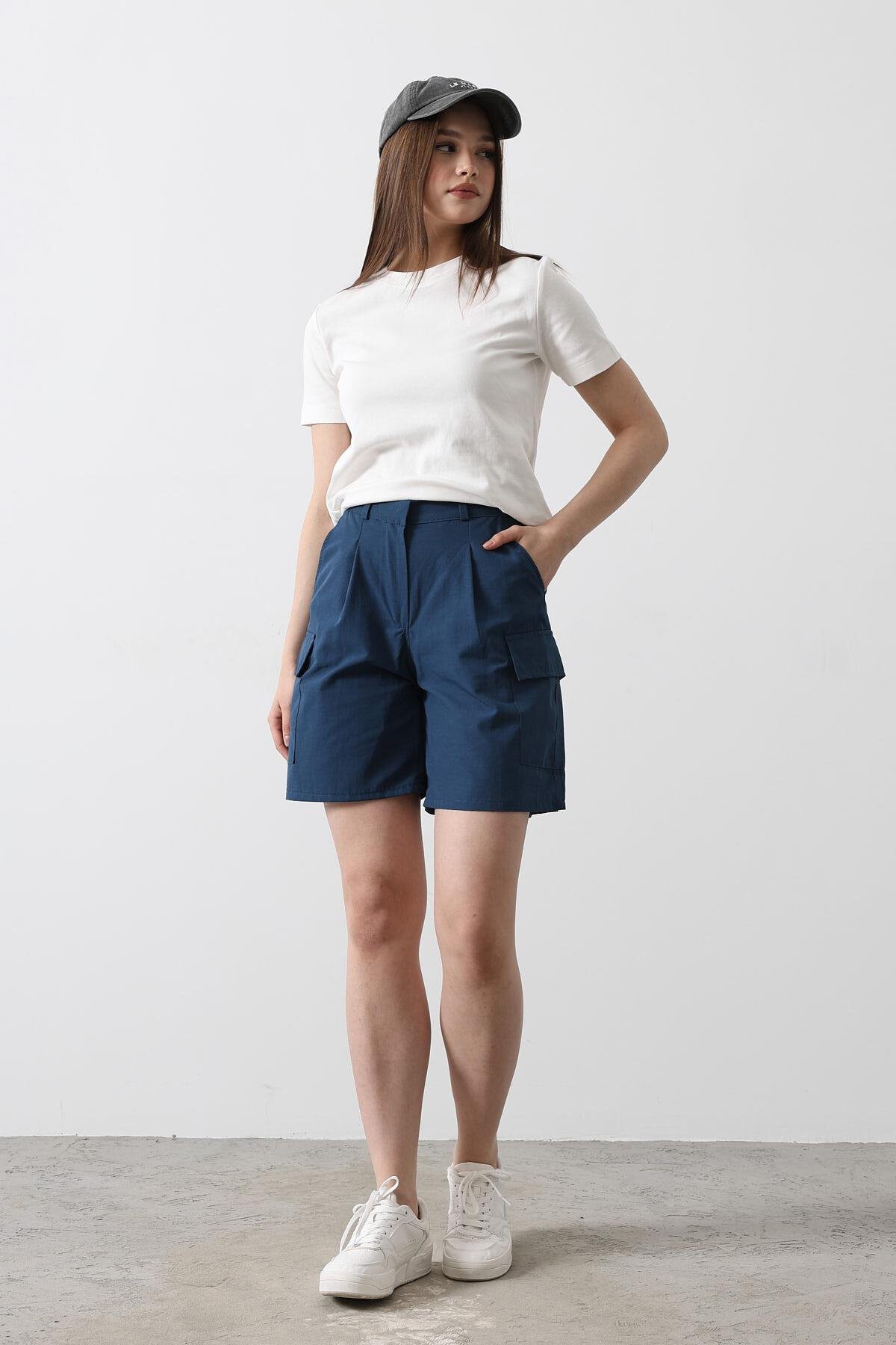İndigo Çift Cepli Düğme Kapamalı Kargo Cepli Şort
