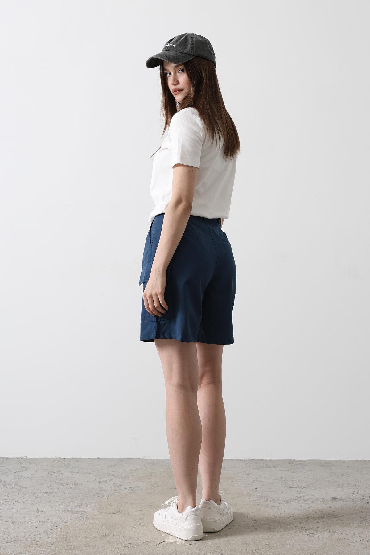 İndigo Çift Cepli Düğme Kapamalı Kargo Cepli Şort