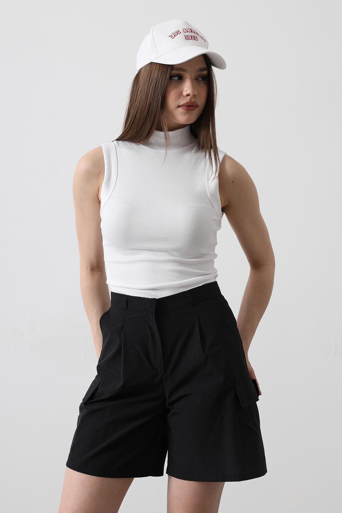 Siyah Çift Cepli Düğme Kapamalı Kargo Cepli Şort