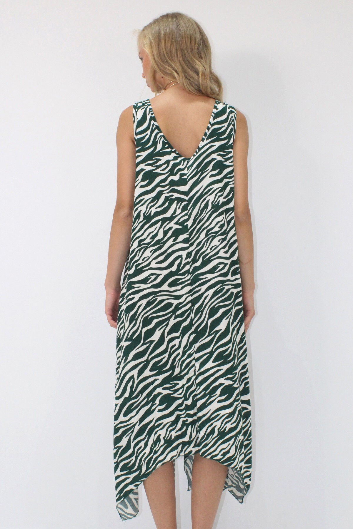 Ceviz Yeşili Asimetrik Kesim Askılı Halka Detaylı Rahat Kalıp Dokuma Viskon Elbise