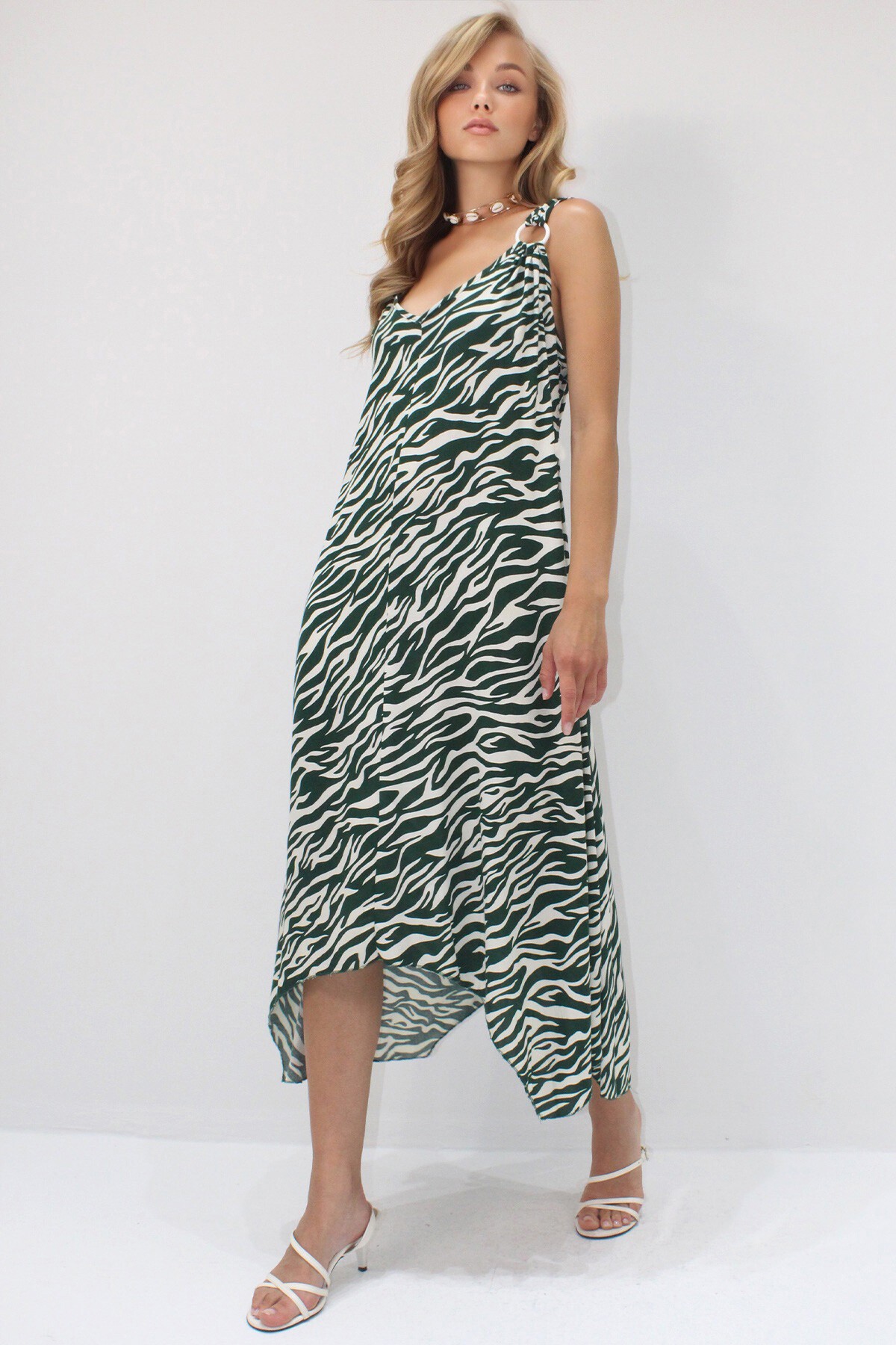 Ceviz Yeşili Asimetrik Kesim Askılı Halka Detaylı Rahat Kalıp Dokuma Viskon Elbise