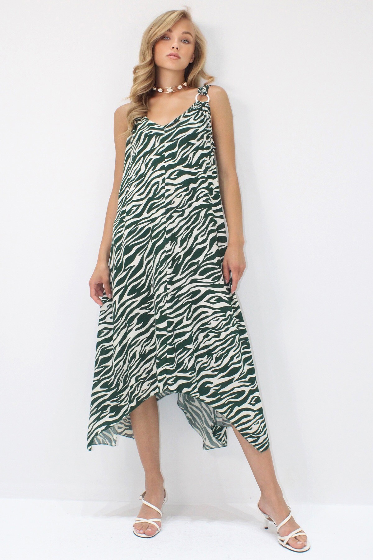 Ceviz Yeşili Asimetrik Kesim Askılı Halka Detaylı Rahat Kalıp Dokuma Viskon Elbise