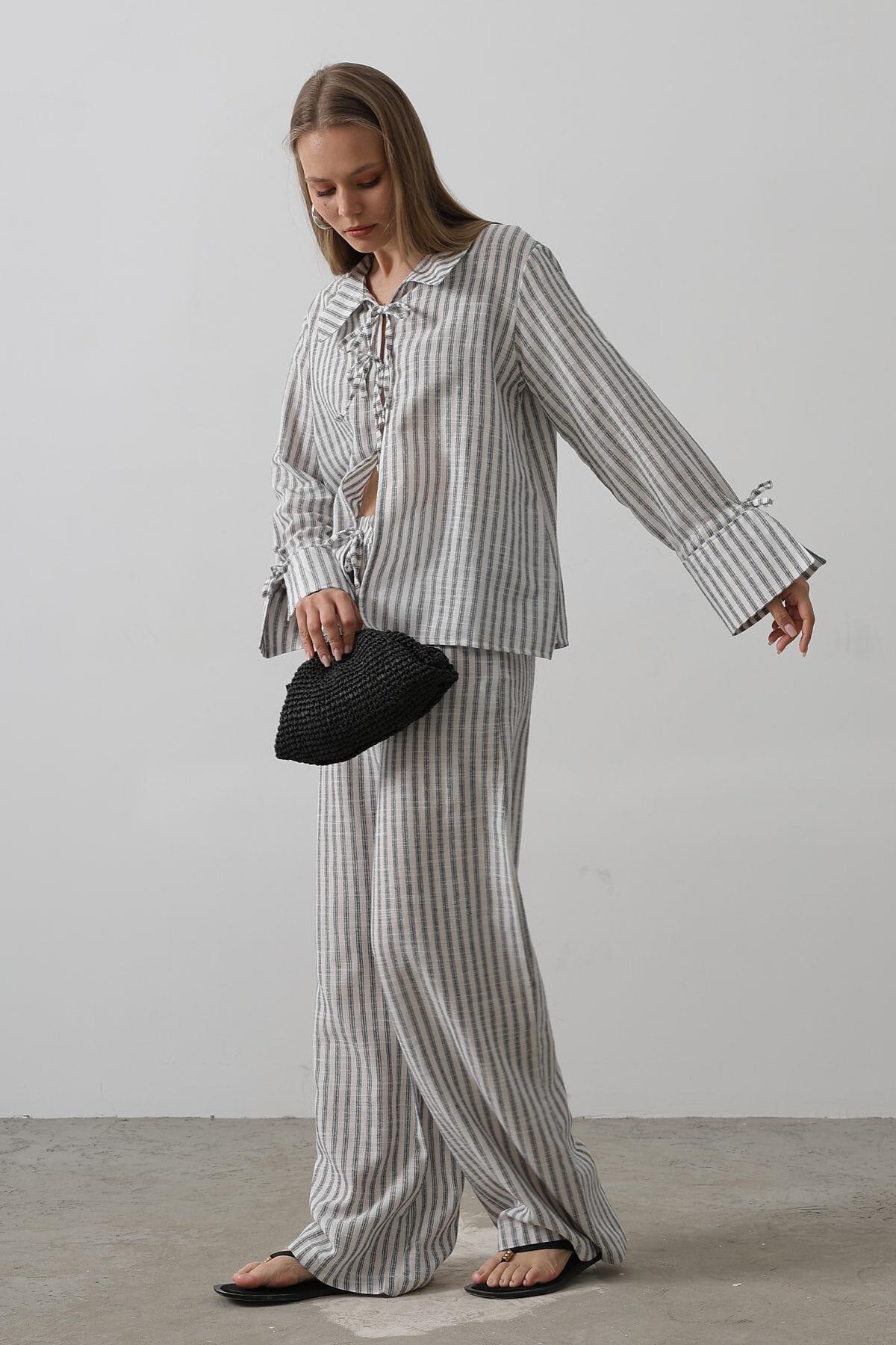 Siyah Çizgili Bağlamalı Detaylı Bluz Ve Pantolon Takım