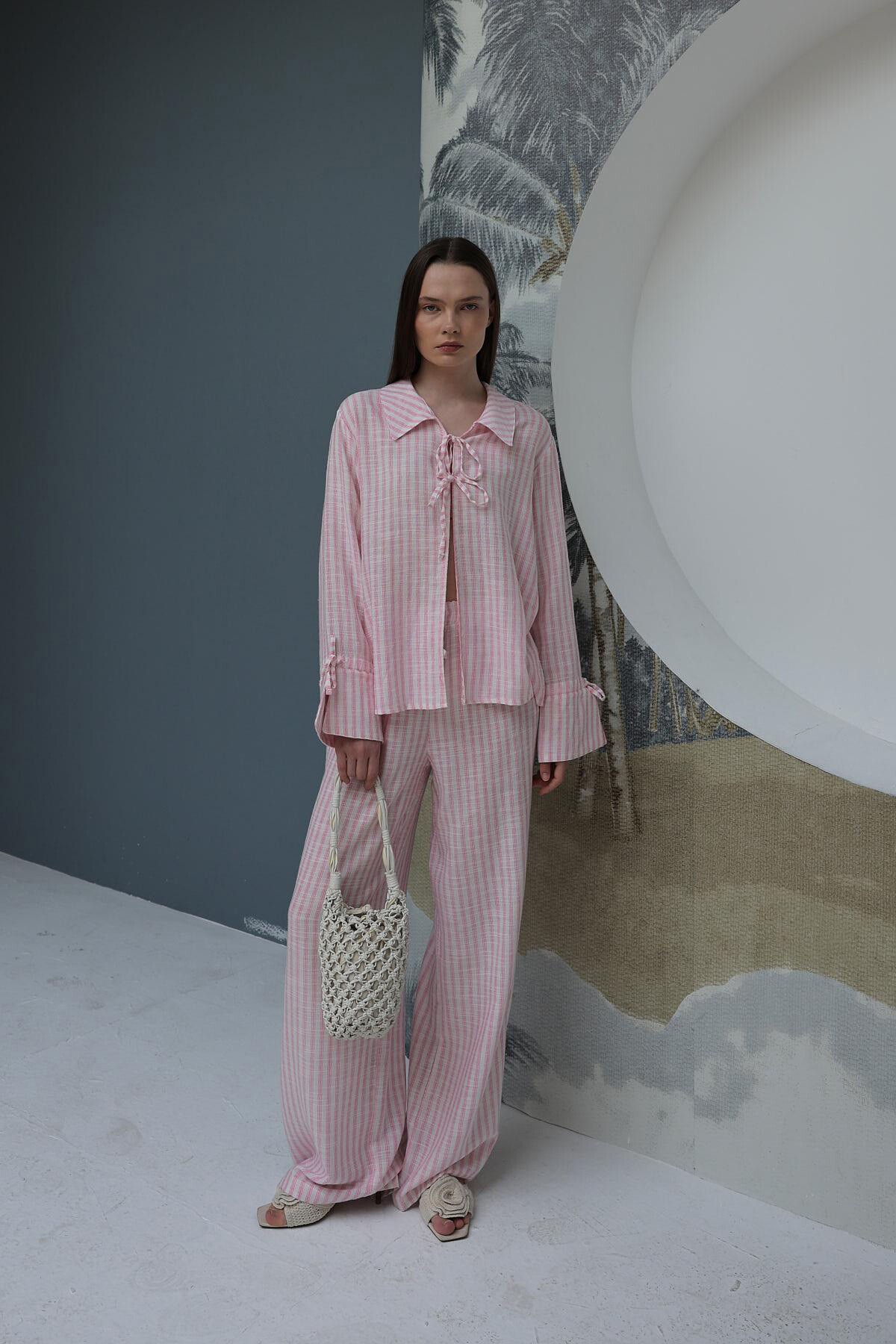 Pembe Çizgili Bağlamalı Detaylı Bluz Ve Pantolon Takım