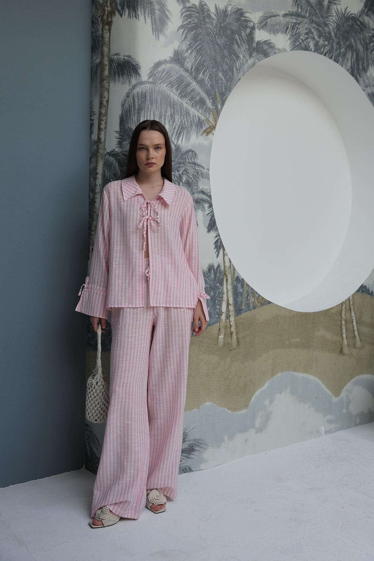 Pembe Çizgili Bağlamalı Detaylı Bluz Ve Pantolon Takım