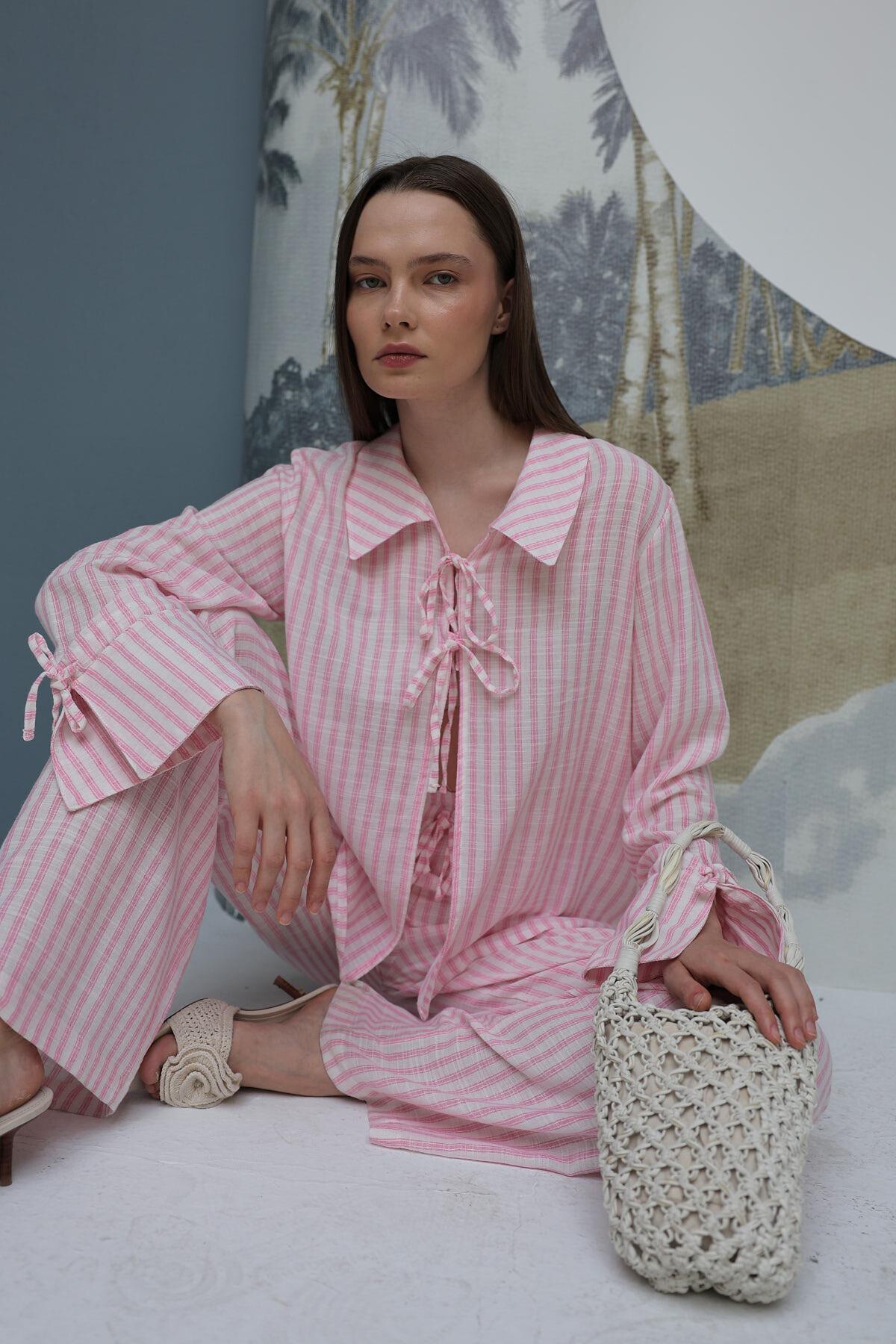 Pembe Çizgili Bağlamalı Detaylı Bluz Ve Pantolon Takım