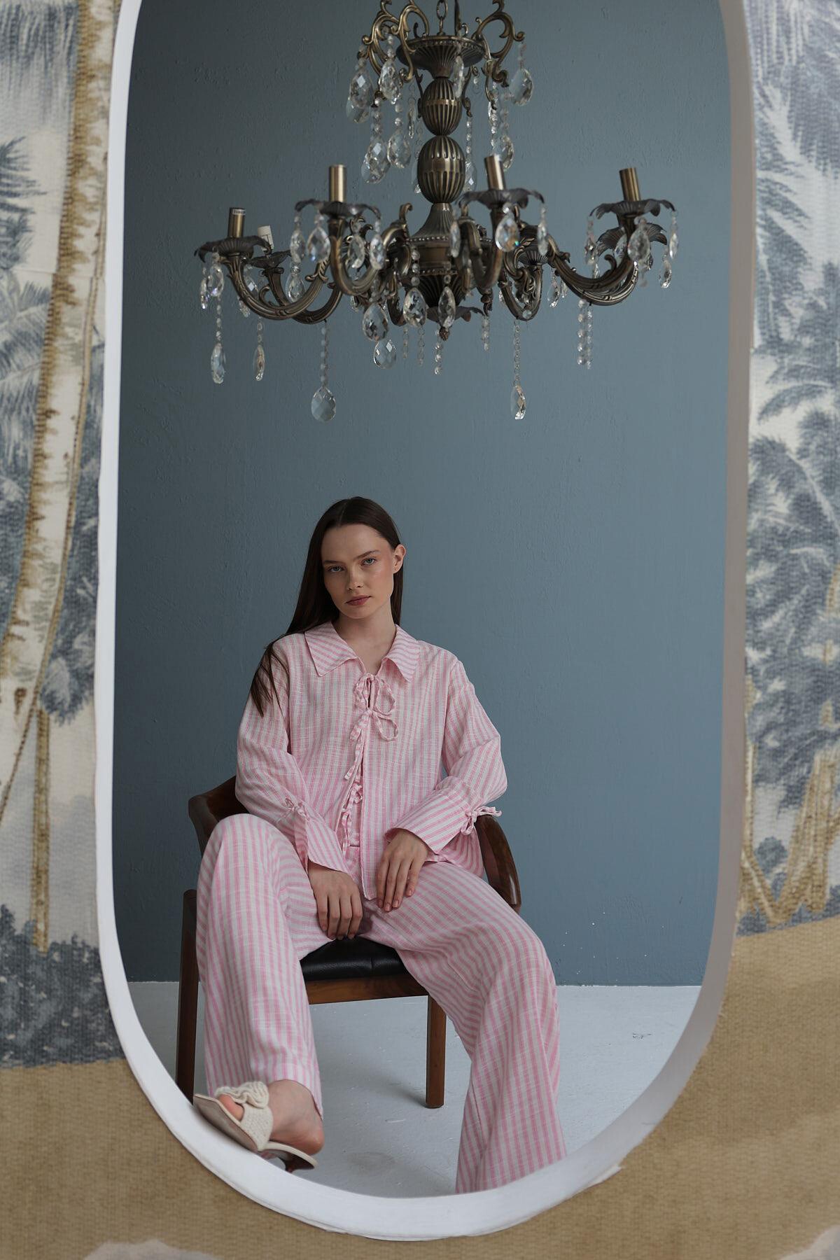 Pembe Çizgili Bağlamalı Detaylı Bluz Ve Pantolon Takım