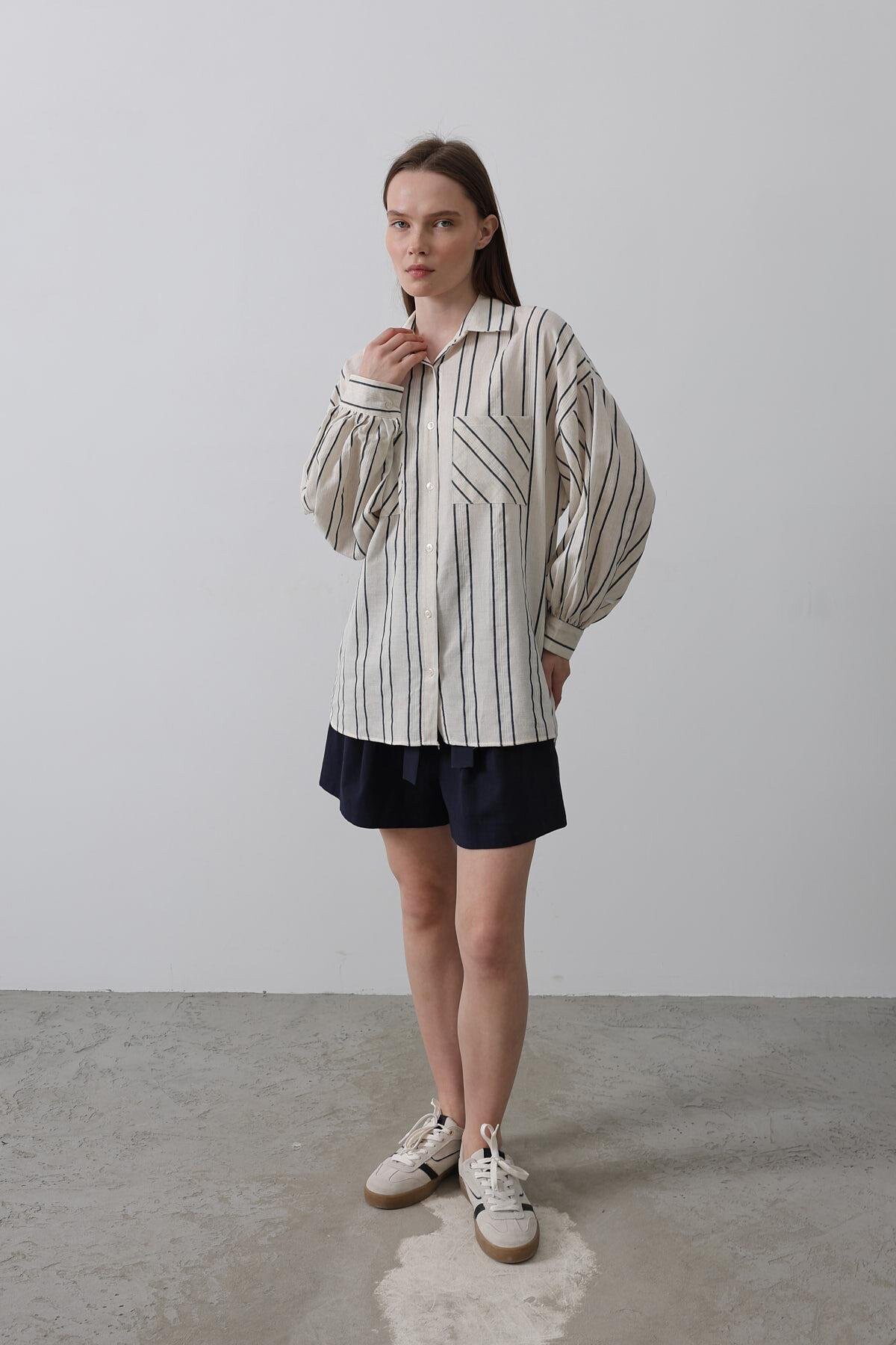 Lacivert-Bej Çizgili Çift Cepli Oversize Gömlek