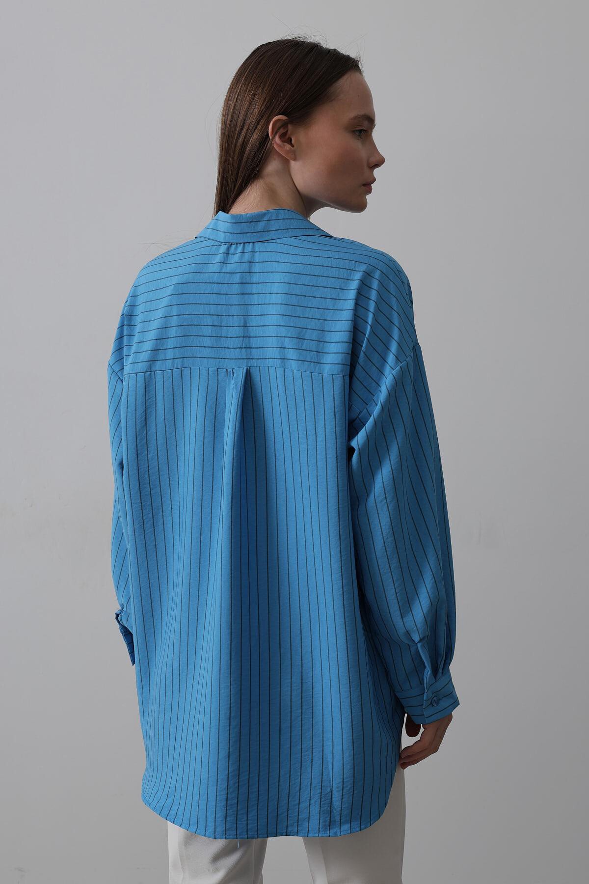 Mavi Çizgili Tek Cepli Oversize Gömlek