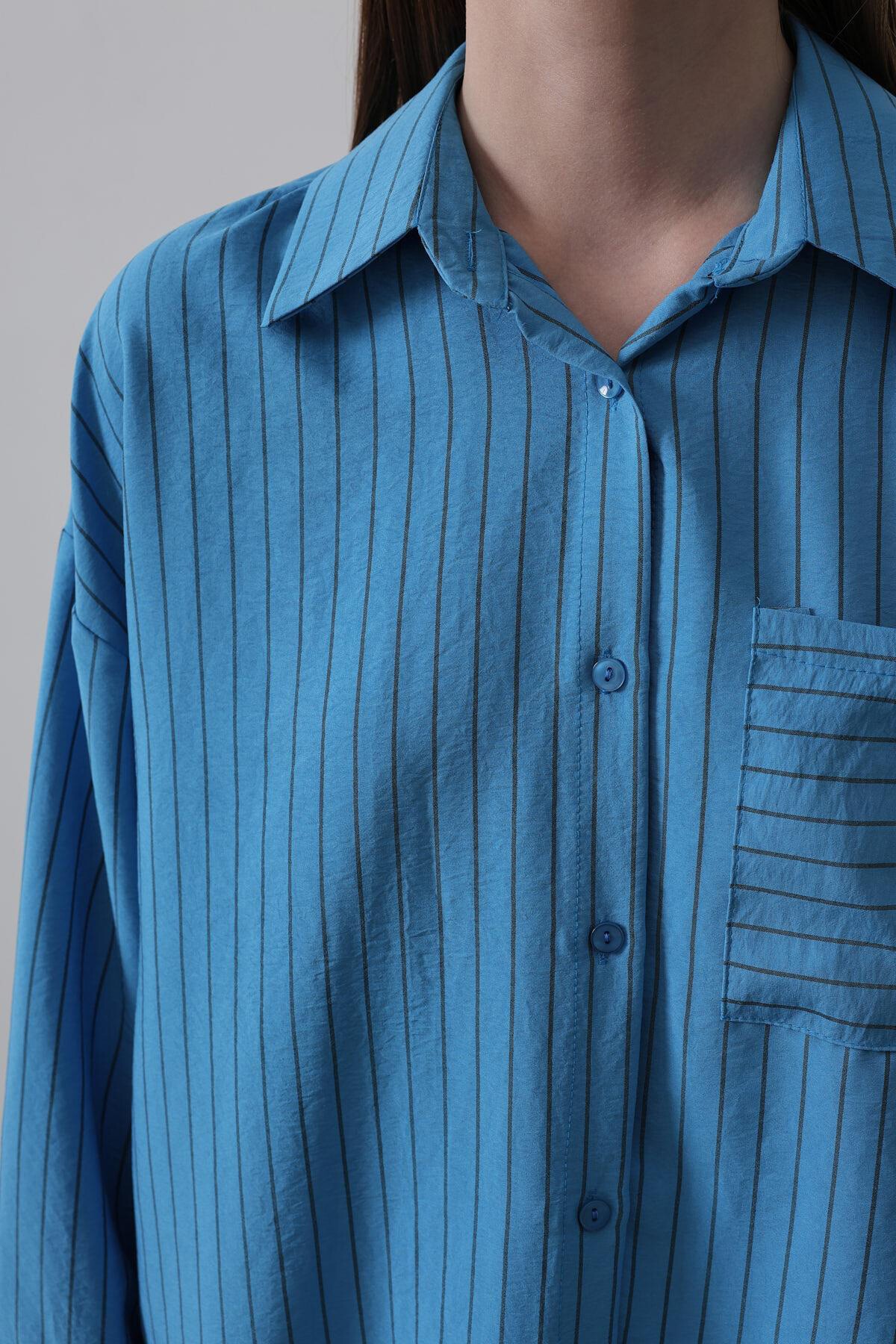 Mavi Çizgili Tek Cepli Oversize Gömlek