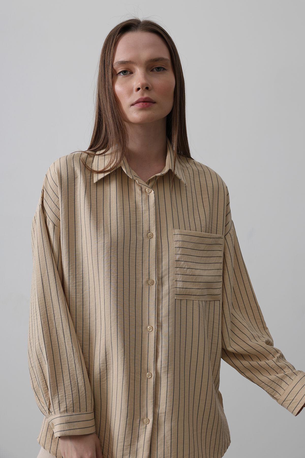 Taş Çizgili Tek Cepli Oversize Gömlek