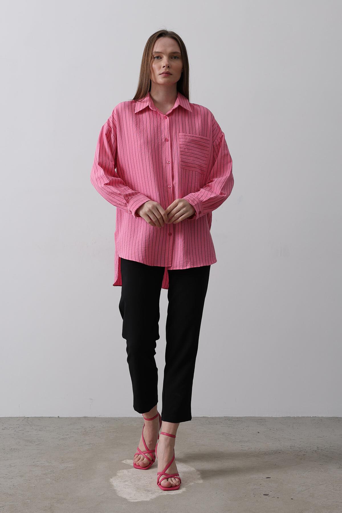 Pembe Çizgili Tek Cepli Oversize Gömlek