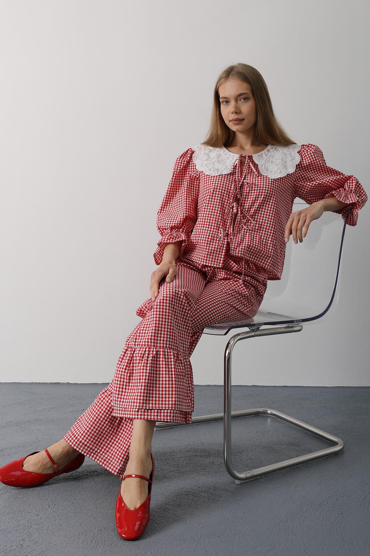 Kırmızı Bağlama Detaylı Kolları Lastikli Bluz Ve Pantolon Takım