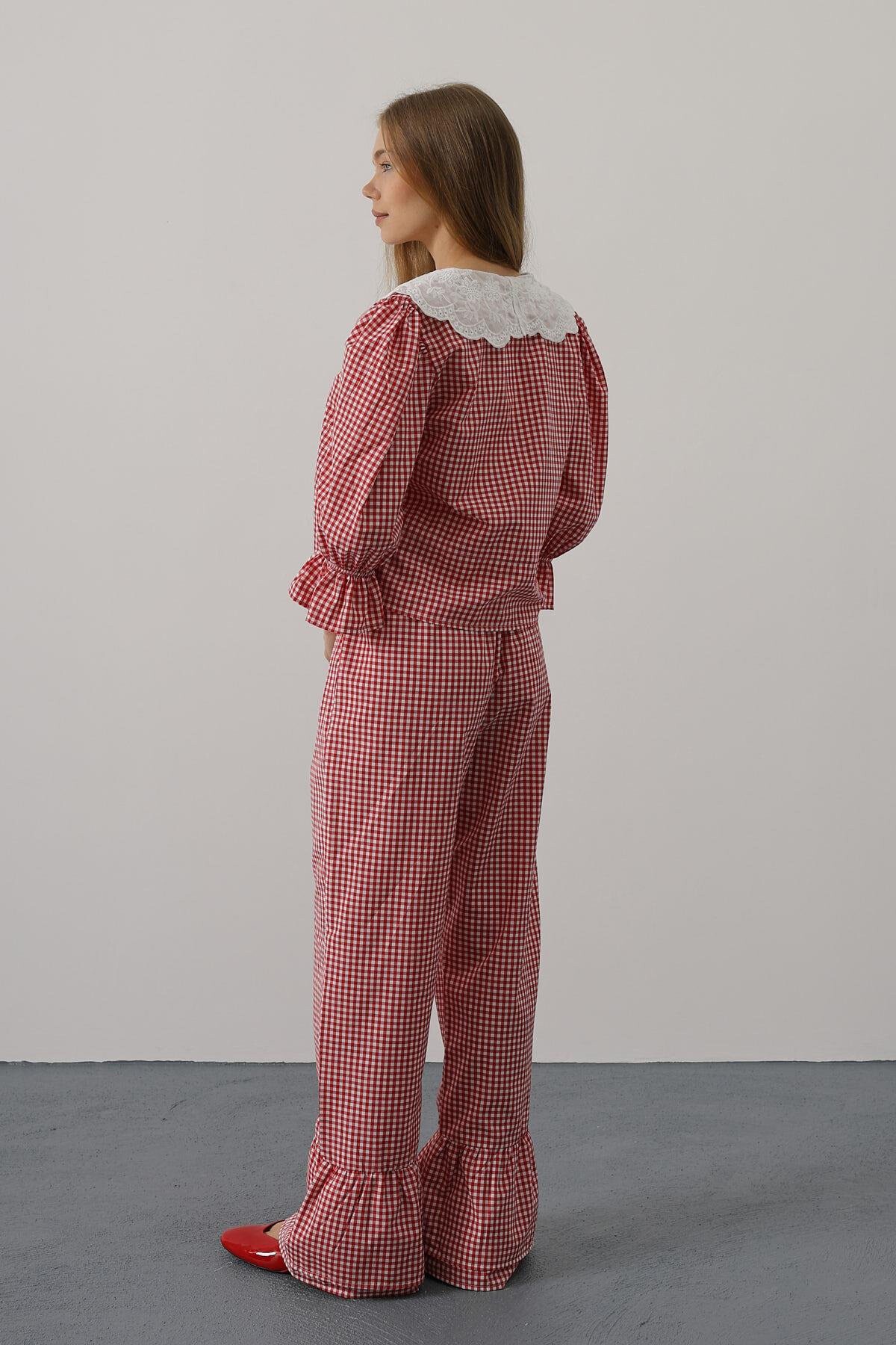 Kırmızı Bağlama Detaylı Kolları Lastikli Bluz Ve Pantolon Takım