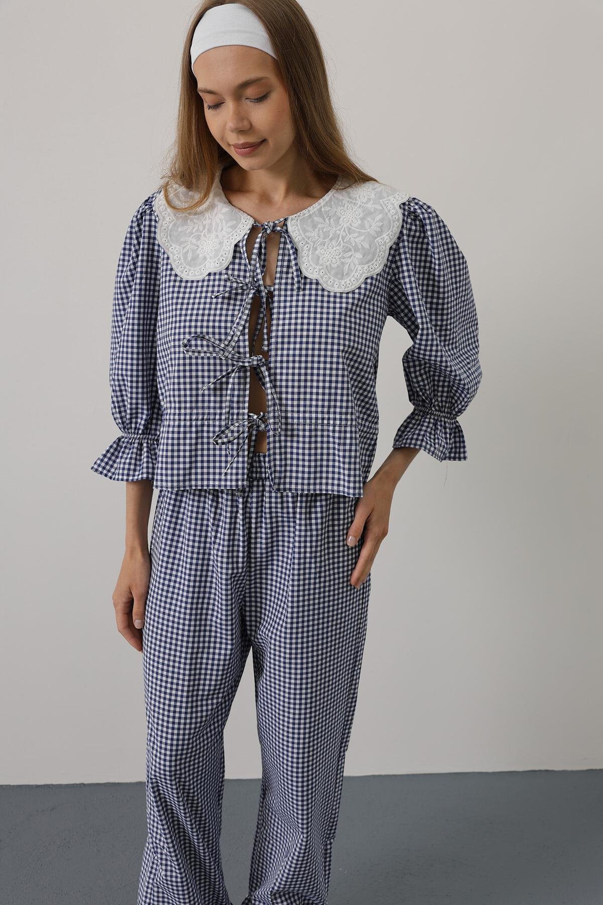 Lacivert Bağlama Detaylı Kolları Lastikli Bluz Ve Pantolon Takım