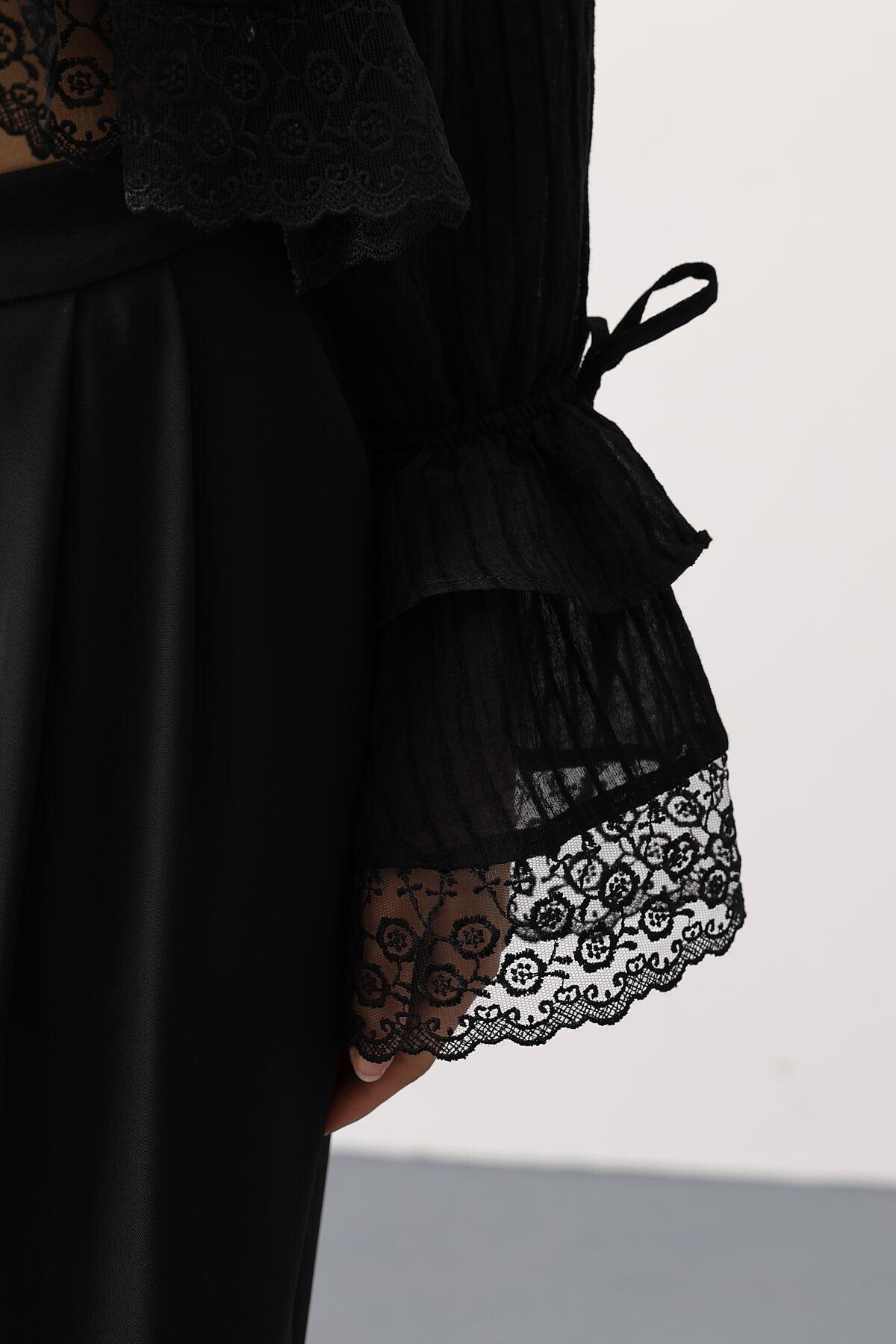 Siyah Dantelli Fırfırlı Bohem Bluz