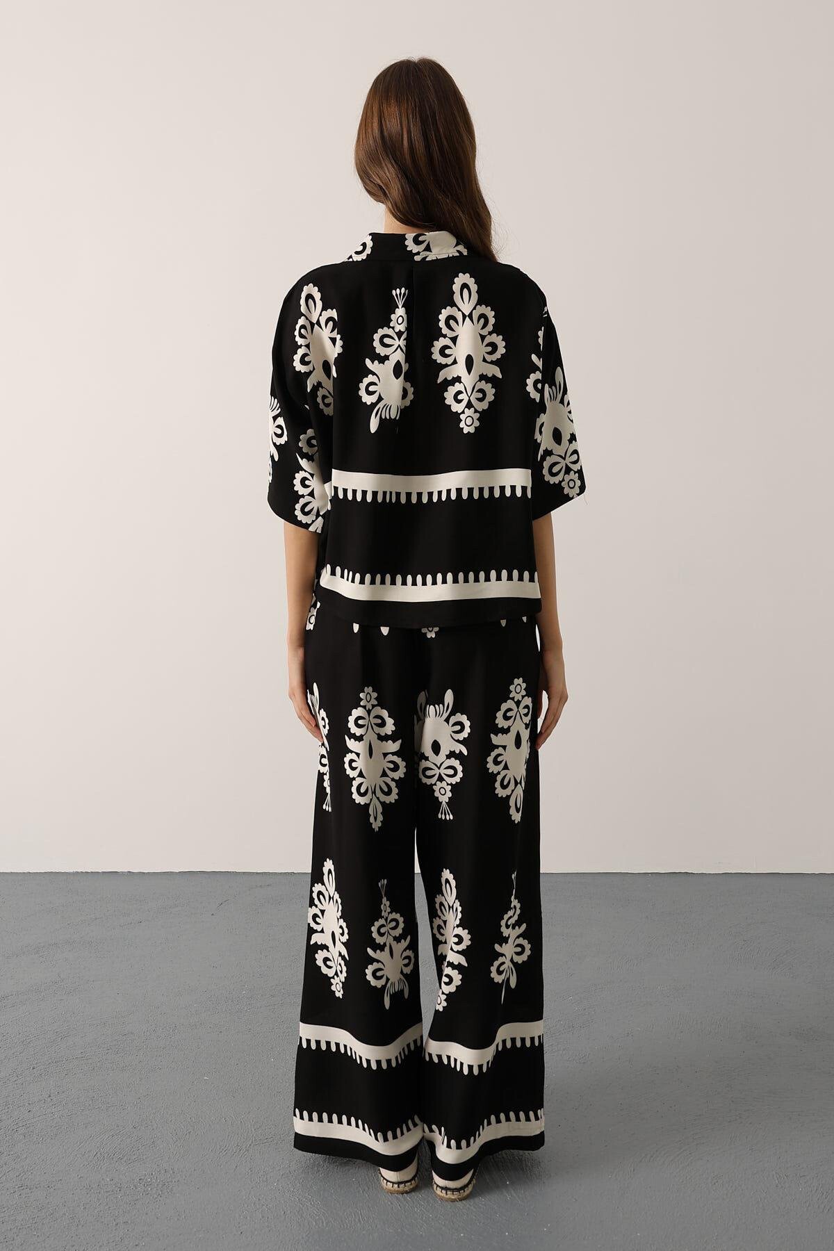 Siyah Desenli Kısa Kol Gömlek Ve Pantolon Takım