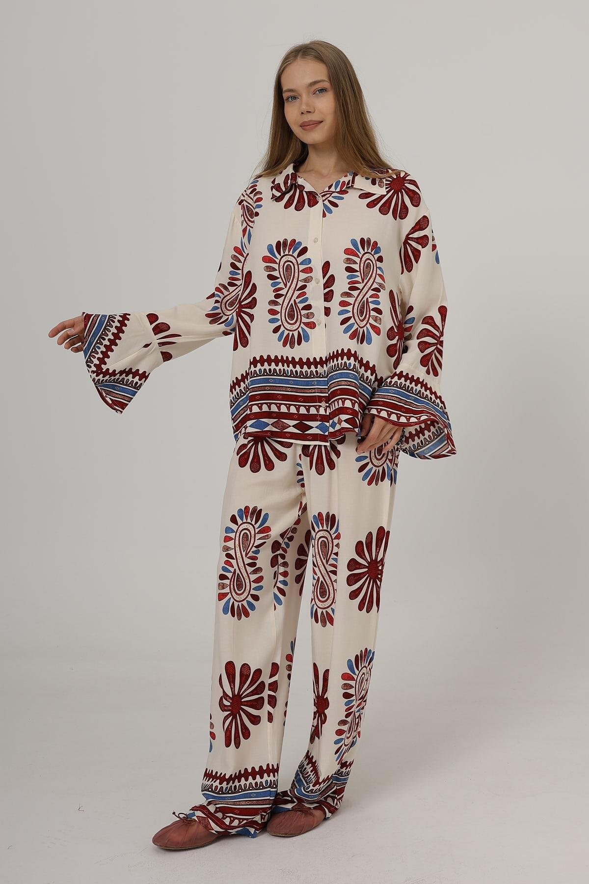 Kırmızı Desenli Kolları Volanlı Gömlek Ve Beli Lastikli Pantolon Takım
