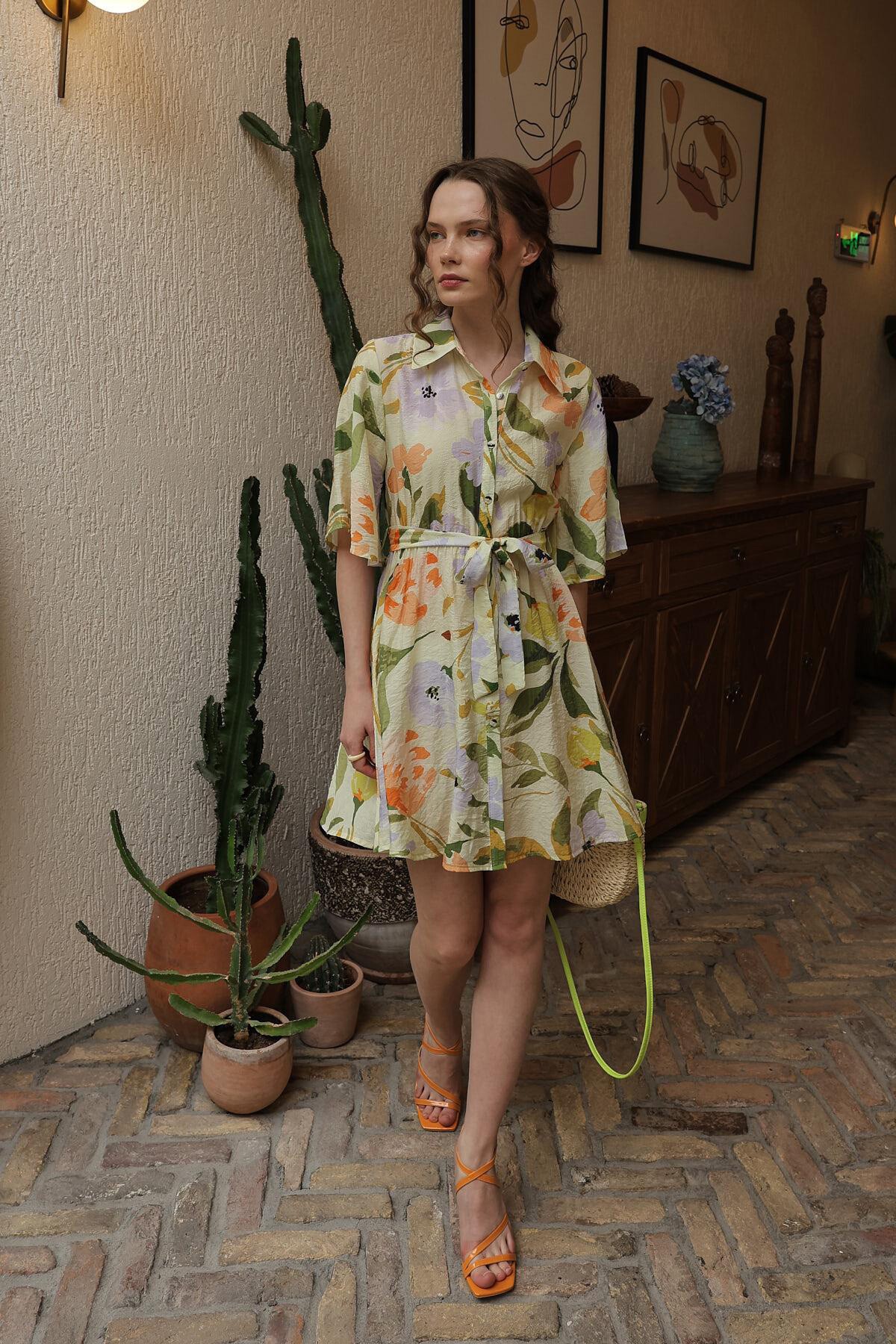 Yeşil Gömlek Yaka Çiçek Desenli Midi Boy Elbise