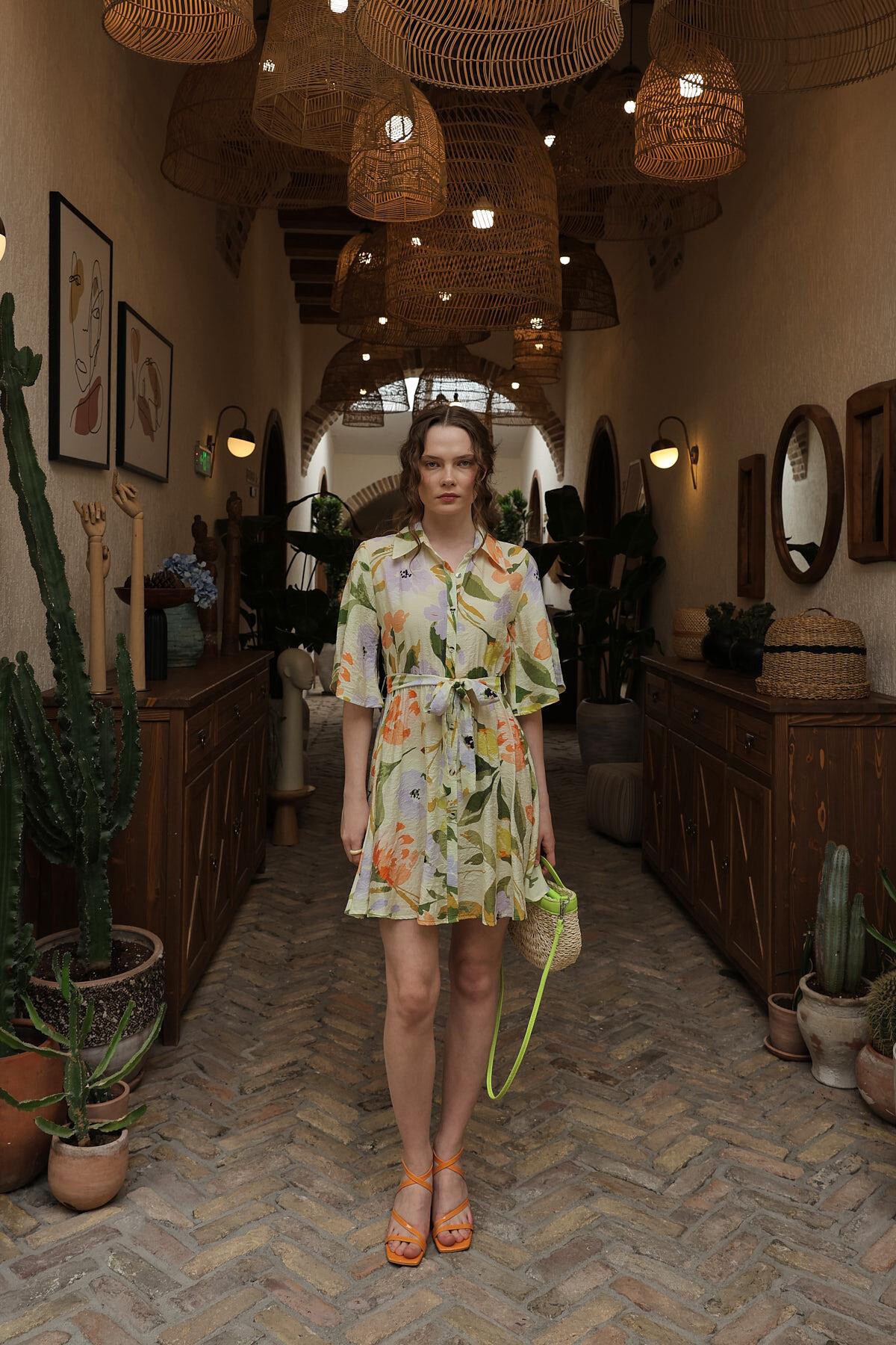 Yeşil Gömlek Yaka Çiçek Desenli Midi Boy Elbise