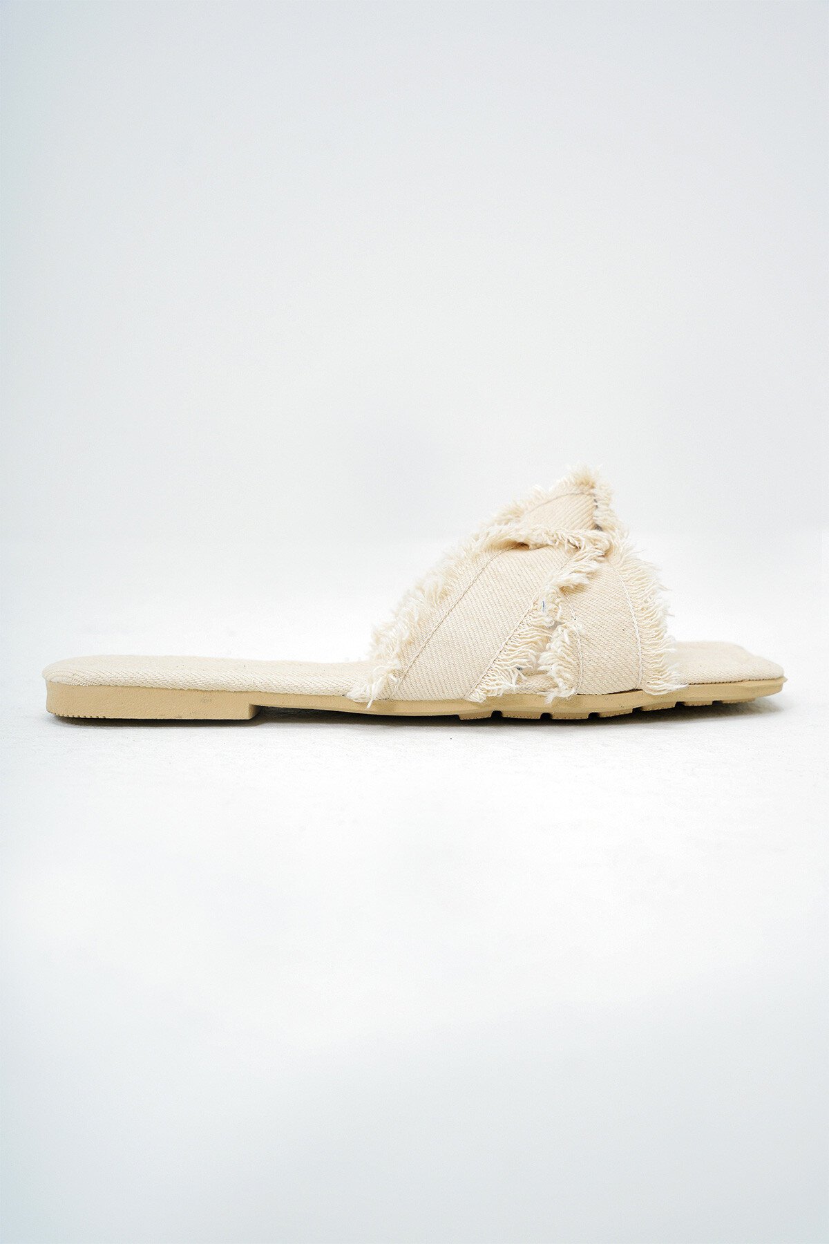 Ekru Burgu Detaylı Keten Kumaş Düz Terlik