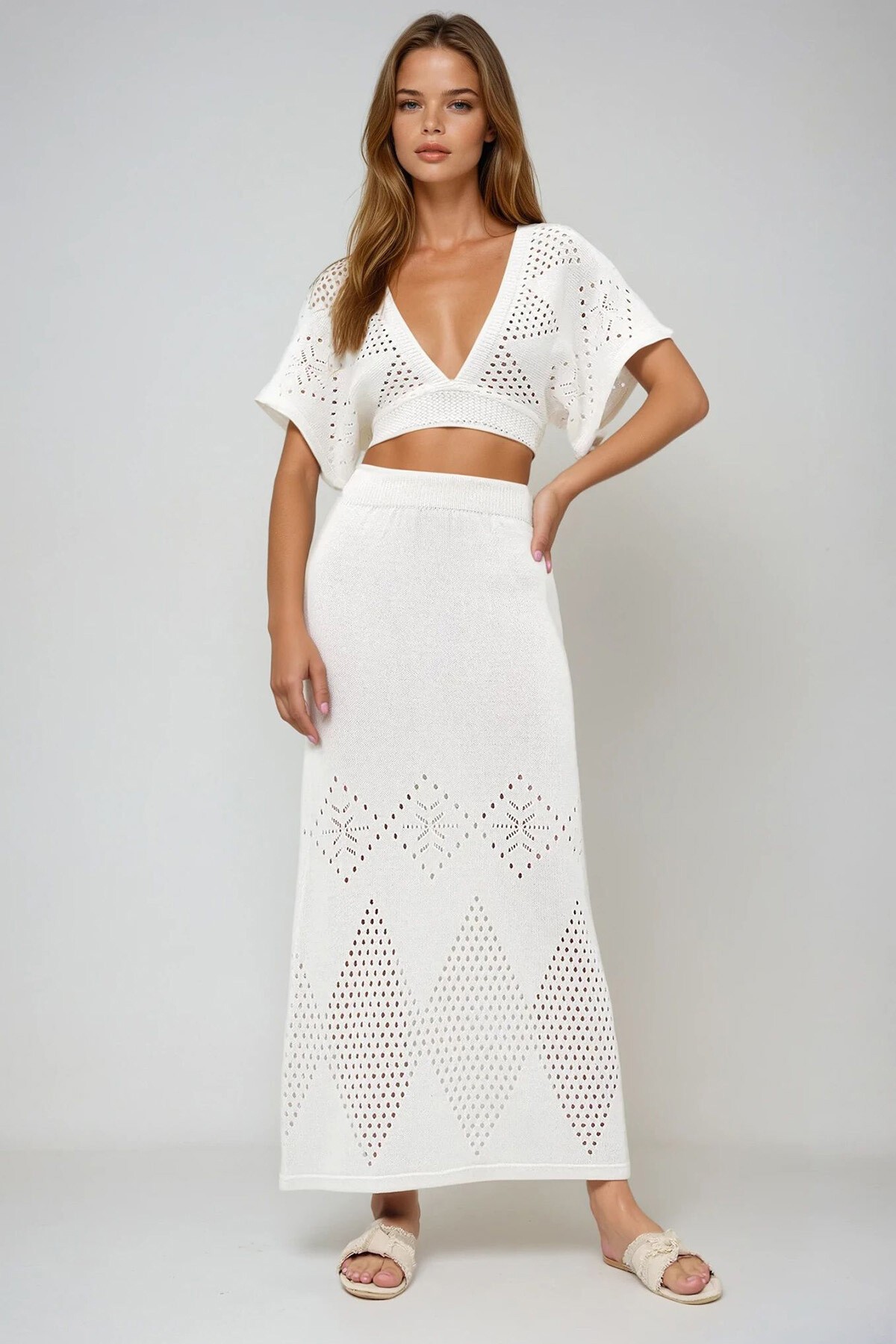 Ekru Derin V Yaka Etnik Desen Delik Ajurlu Triko Crop Bluz Ve Etek Takım