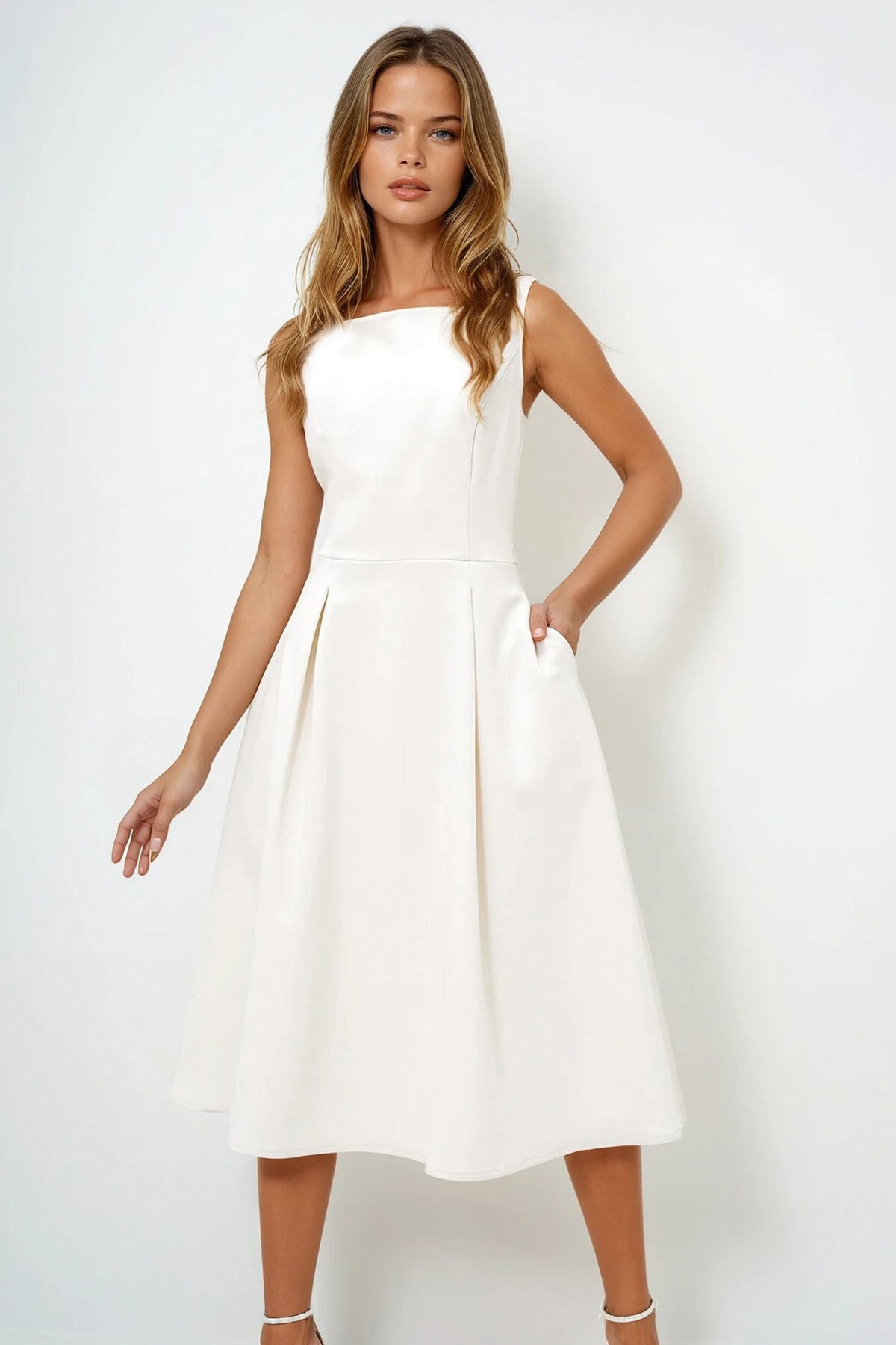 Ekru Kayık Yaka Dikiş Detaylı Midi Boy Astarlı  Kloş Elbise