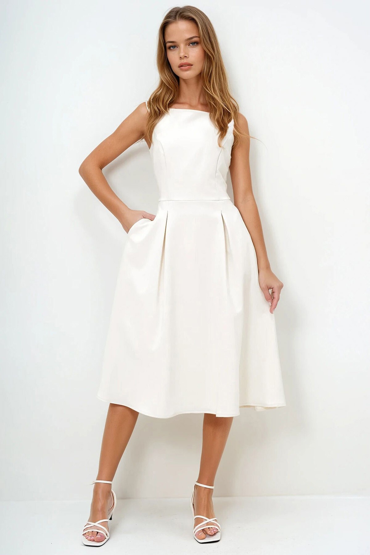 Ekru Kayık Yaka Dikiş Detaylı Midi Boy Astarlı  Kloş Elbise