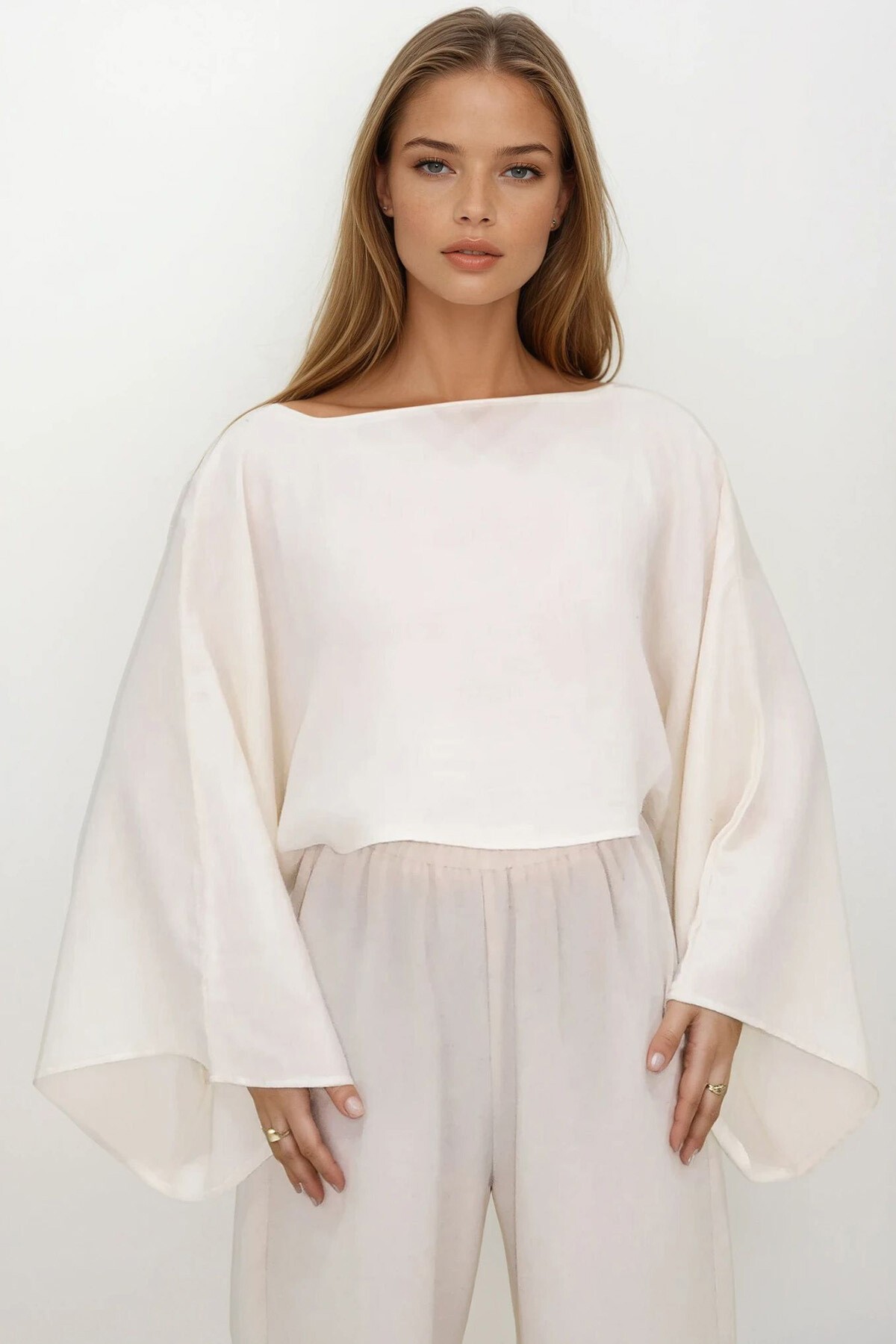 Ekru Kayık Yaka Yarsa Kollu Crop Müslin Bluz
