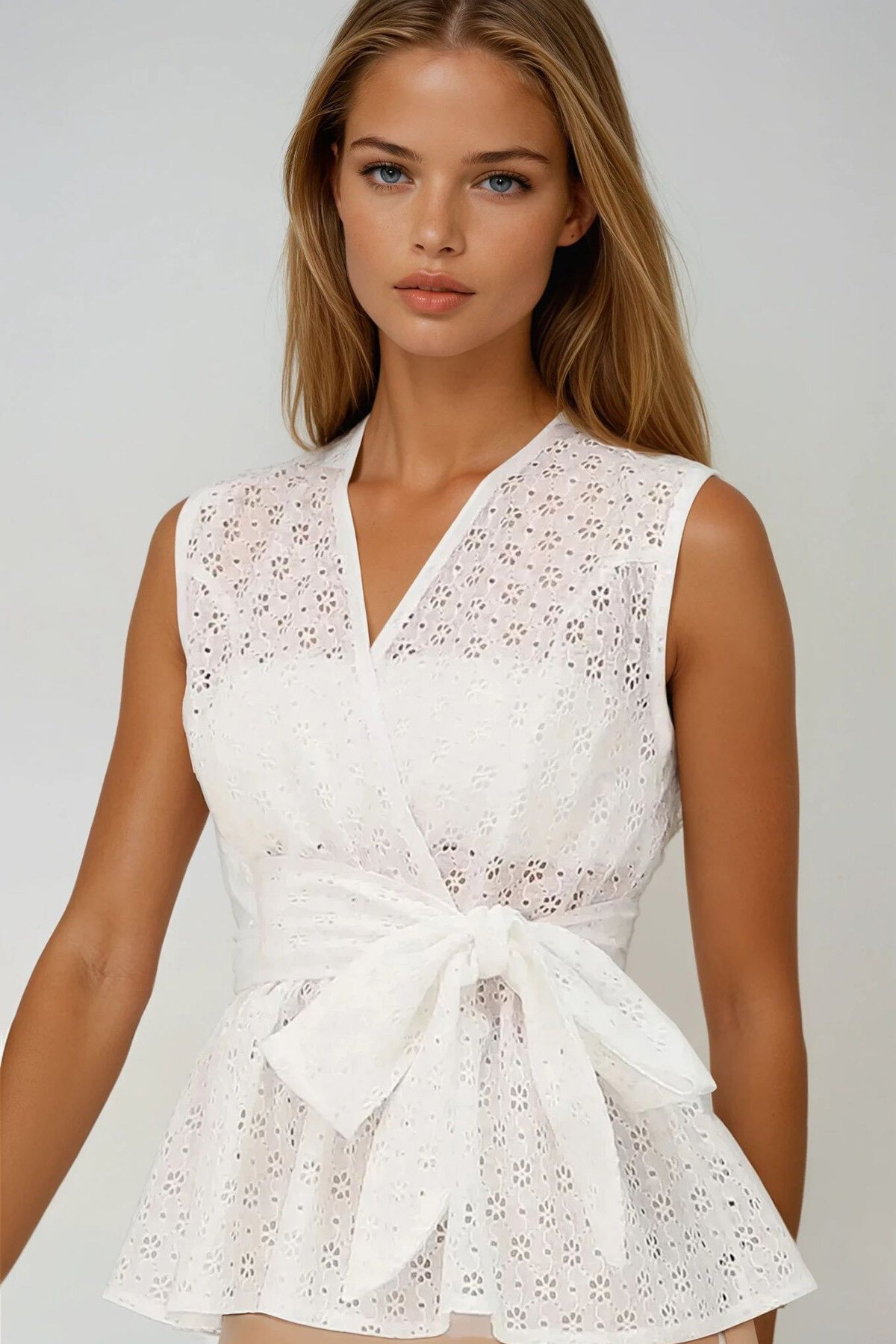 Ekru Kruvaze Yaka Eteği Volanlı Kendinden Kuşaklı Yazlık Güpür Bluz