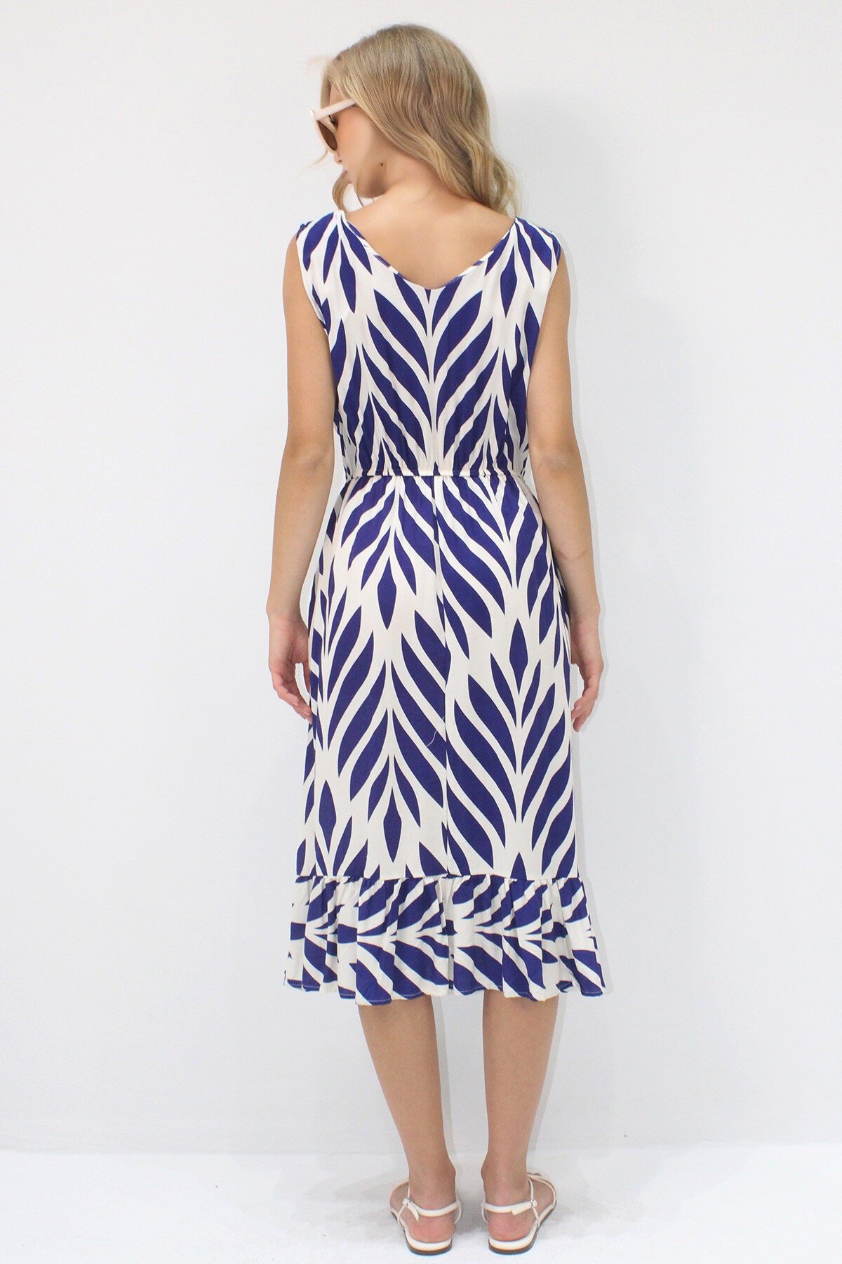 Ekru-Lacivert Ön Arka V Yaka Desenli Eteği Volanlı Midi Boy Dokuma Viskon Elbise