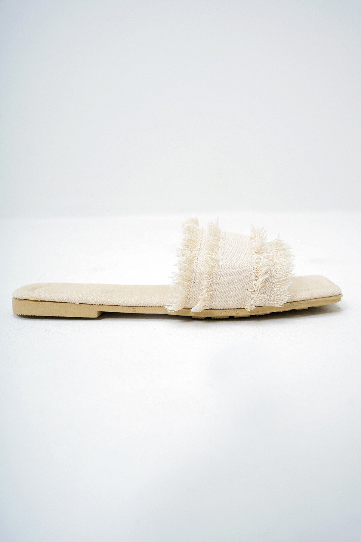 Ekru Püskül Detaylı Keten Kumaş Düz Terlik