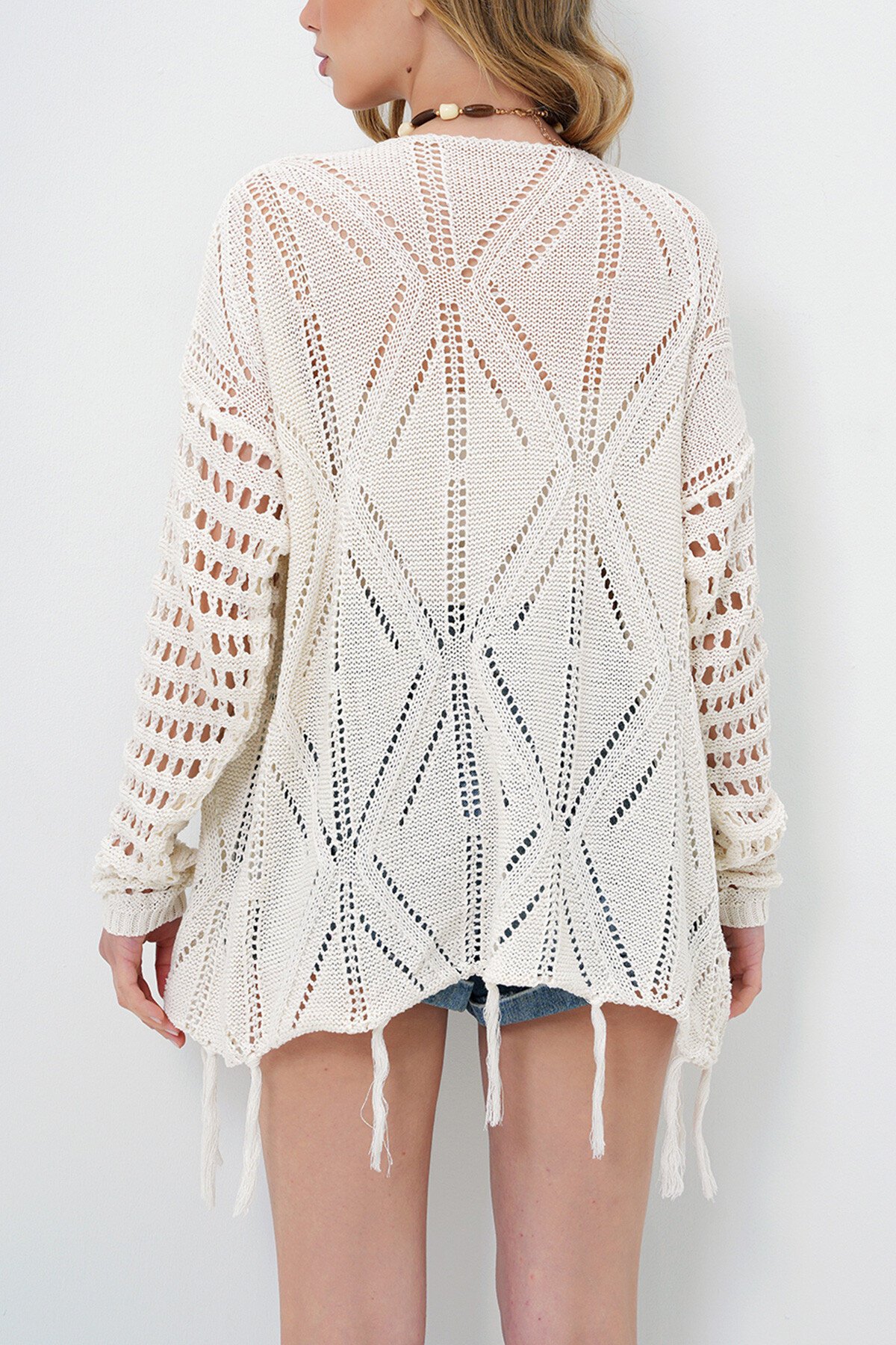 Ekru Sırtı Kelebek Motifli Eteği Püsküllü Etnik Kroşe Hırka