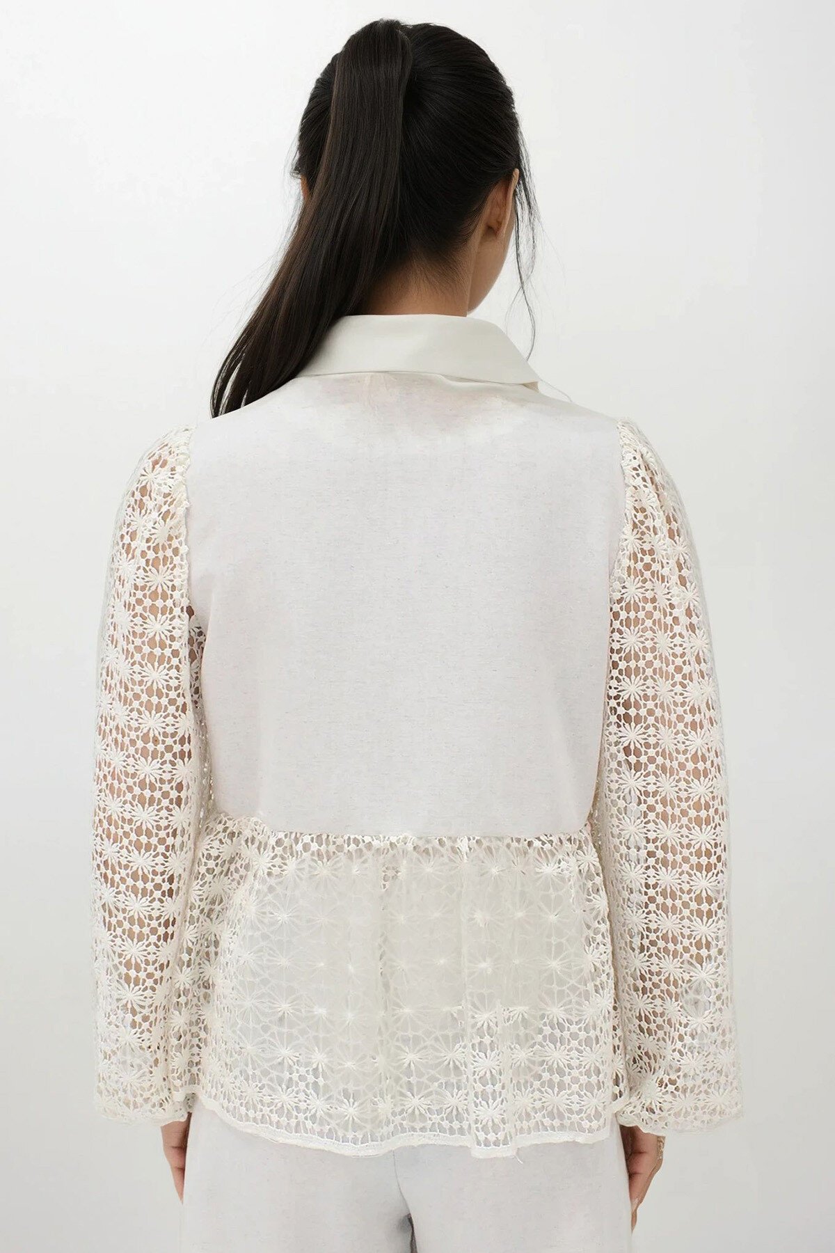 Ekru V Yaka Bağlama Detaylı Keten Garnili Premium Bluz