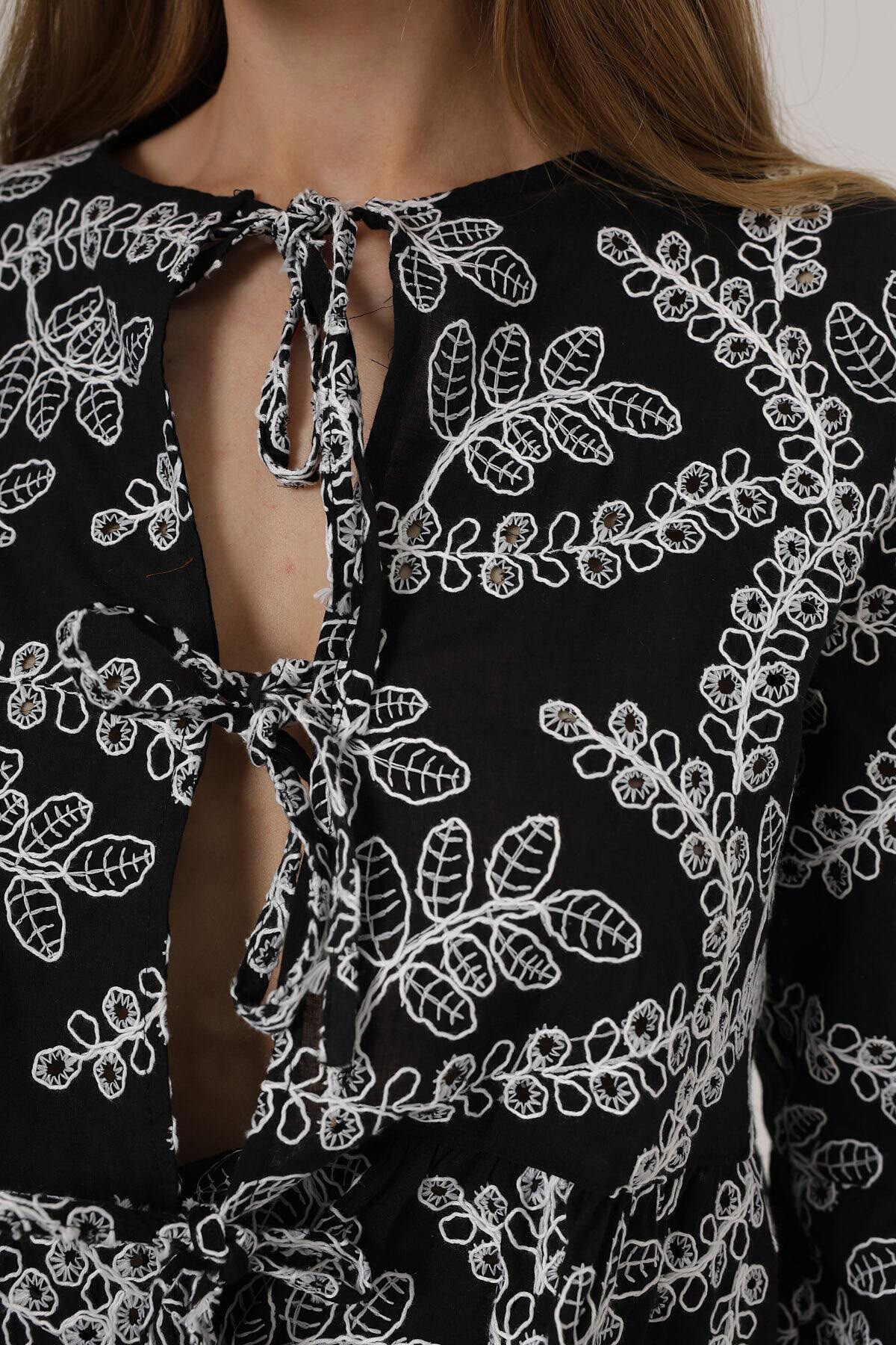 Siyah Fiyonk Bağlamalı Volanlı Brode Bluz