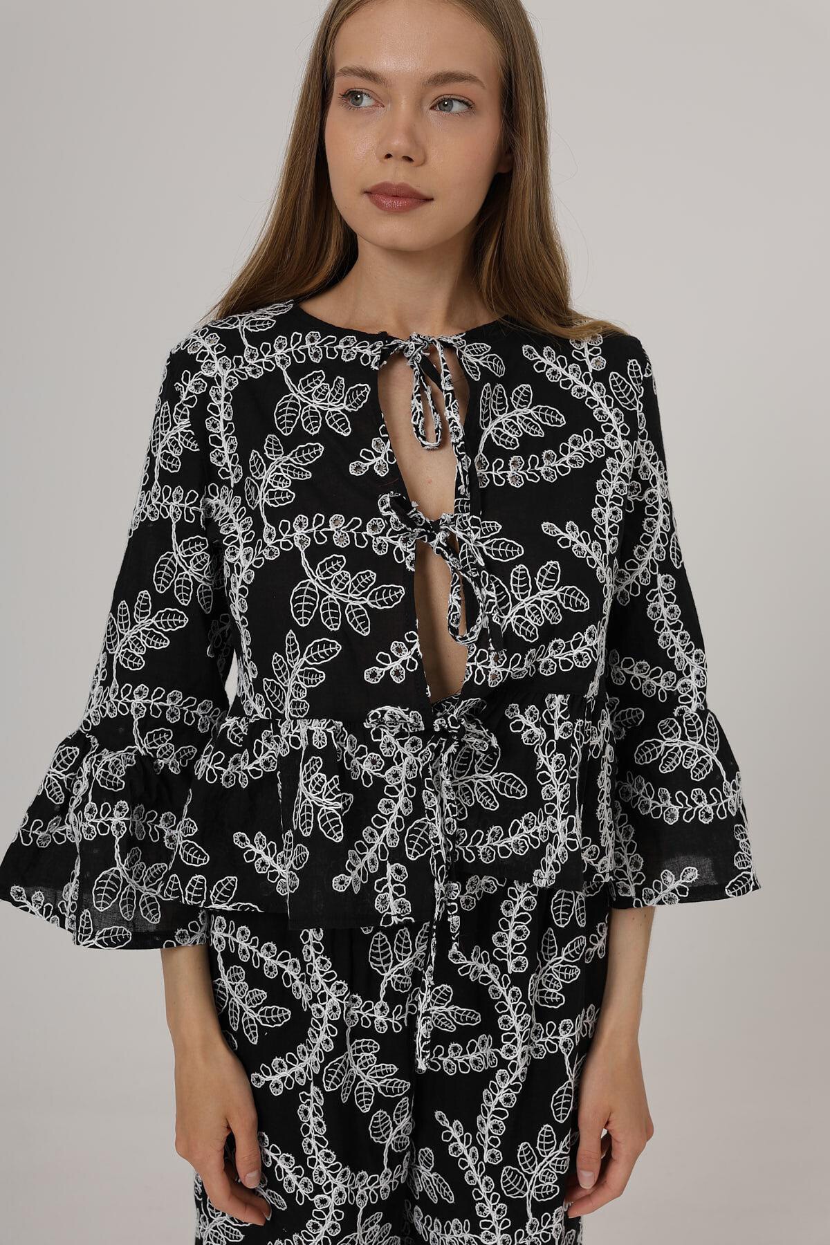 Siyah Fiyonk Bağlamalı Volanlı Brode Bluz
