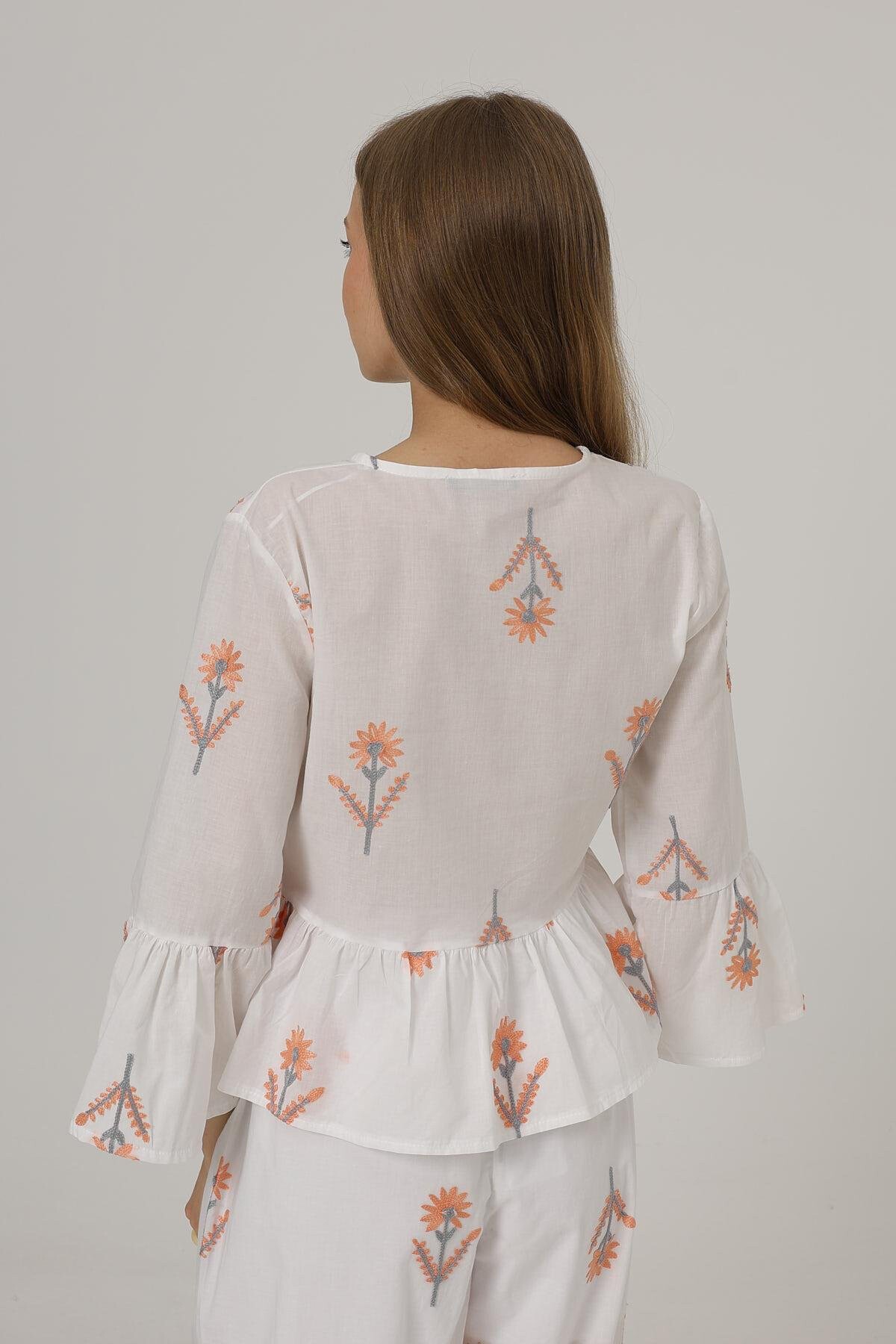 Beyaz Fiyonk Bağlamalı Volanlı Brode Bluz