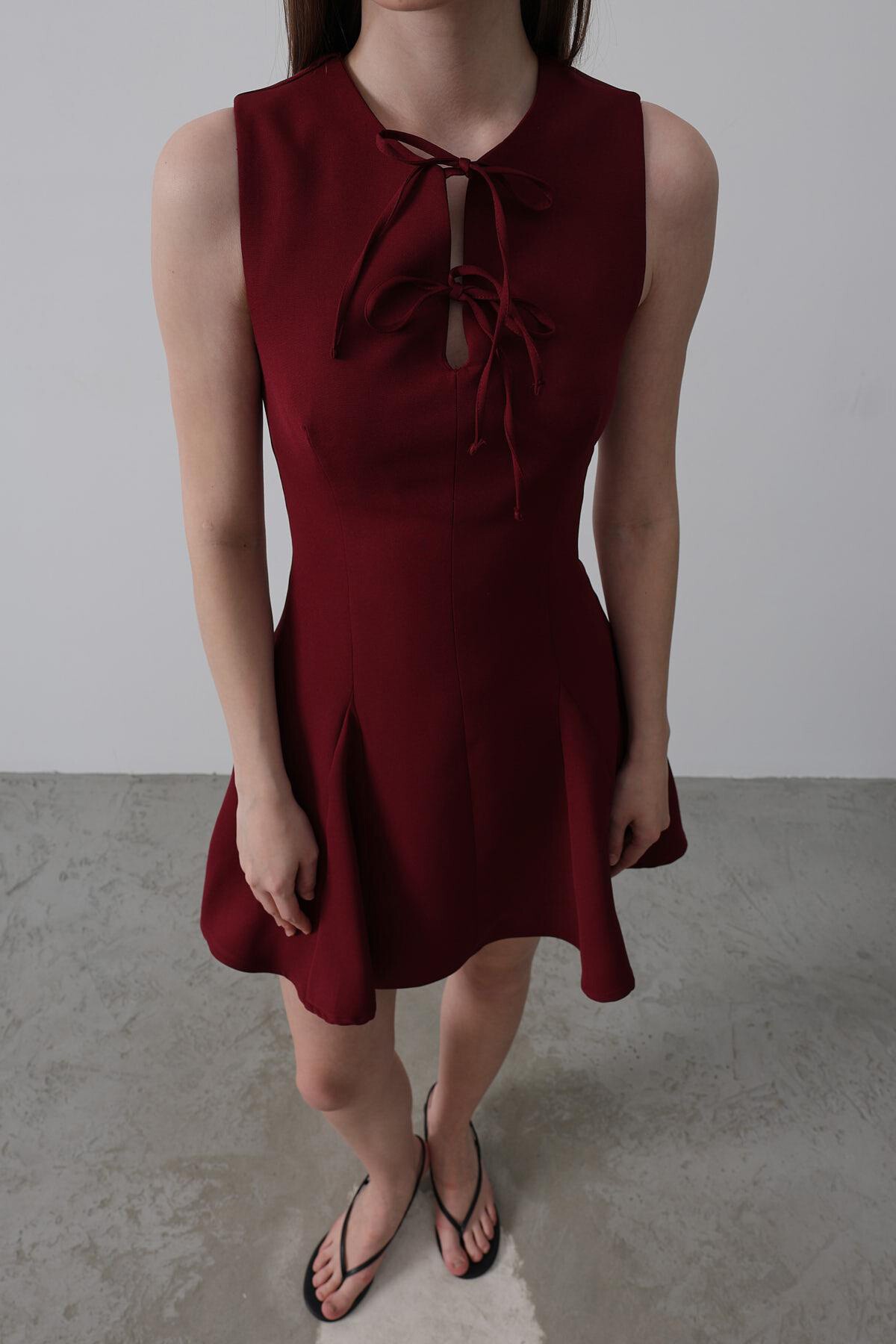 Bordo Fiyonk Detaylı Eteği Pileli Mini Elbise