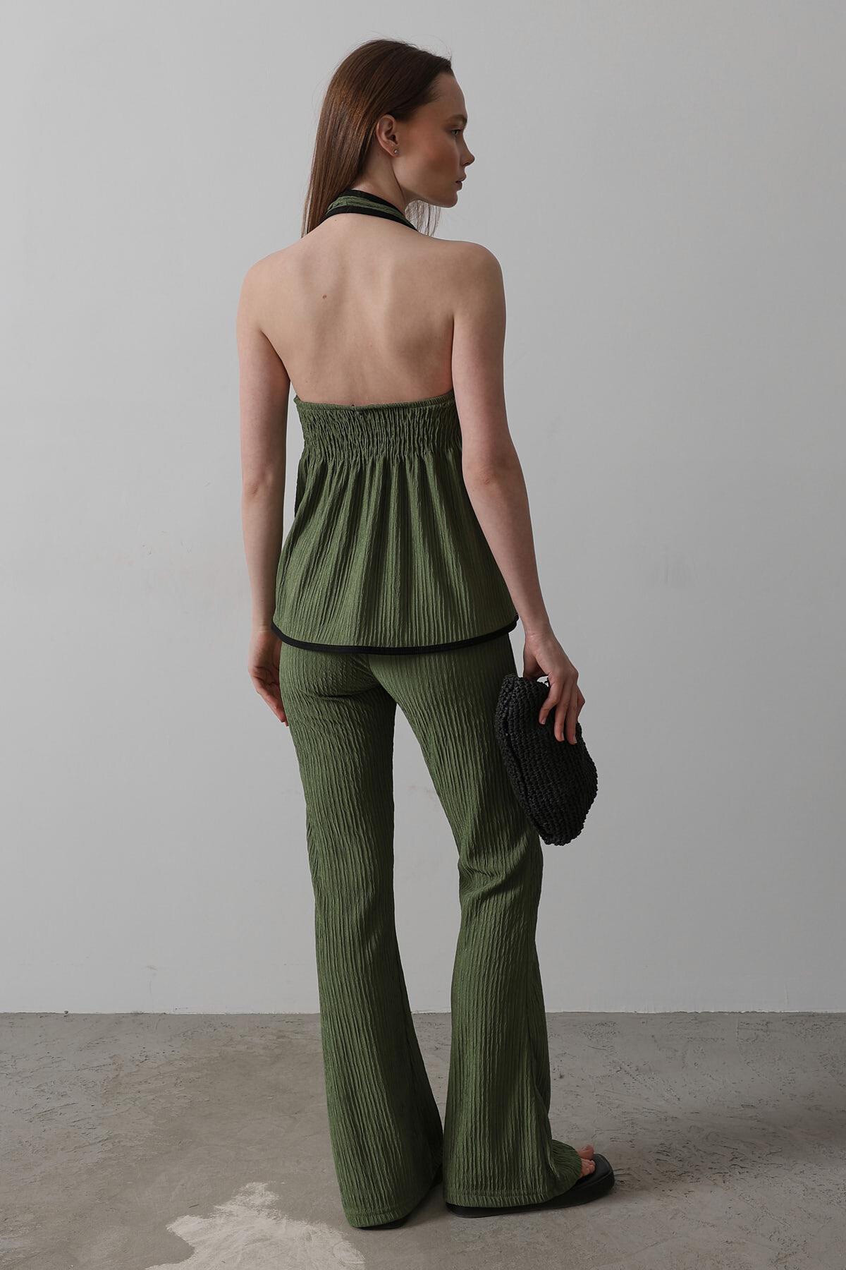 Haki Boyundan Geçmeli Fiyonk Detaylı Bluz Ve Pantolon Örme Takım