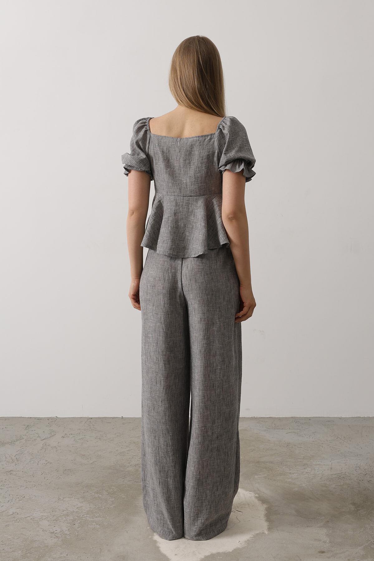 Siyah Fiyonklu Yarım Balon Kollu Eteği Fırfırlı Bluz Ve Pantolon Takım