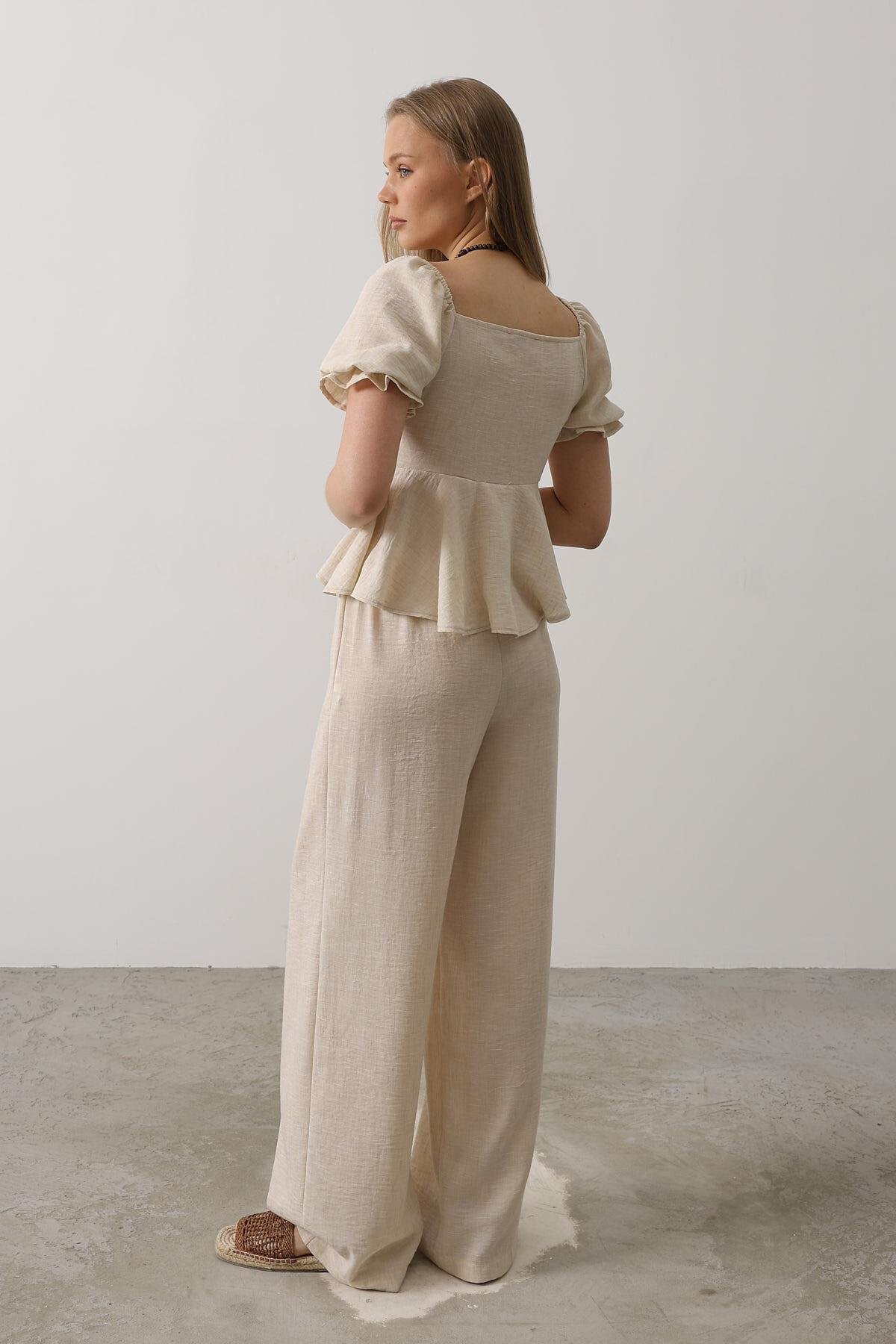 Bej Fiyonklu Yarım Balon Kollu Eteği Fırfırlı Bluz Ve Pantolon Takım