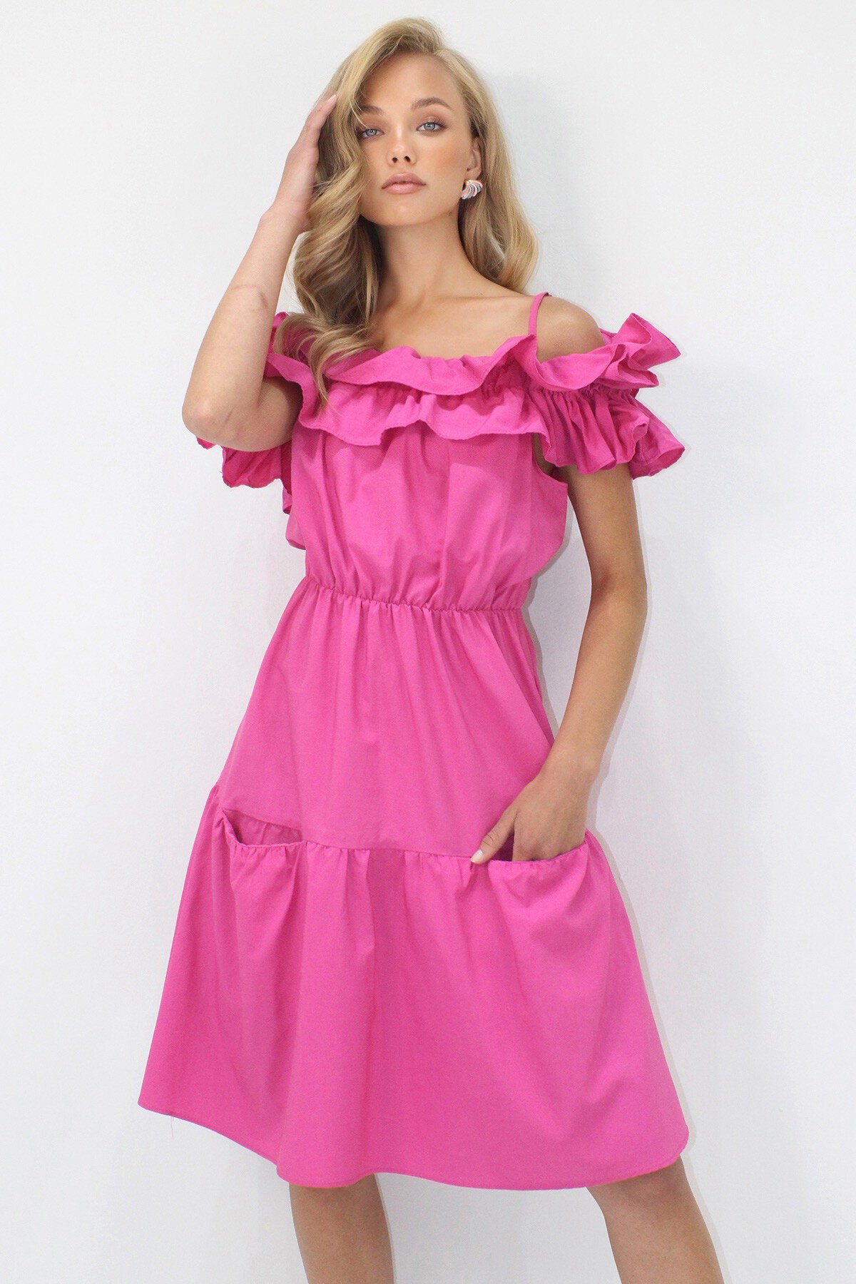 Fuşya Ayarlanabilir Askılı Madonna Yaka Çift Cepli Kat Kat Volanlı Poplin Mini Elbise
