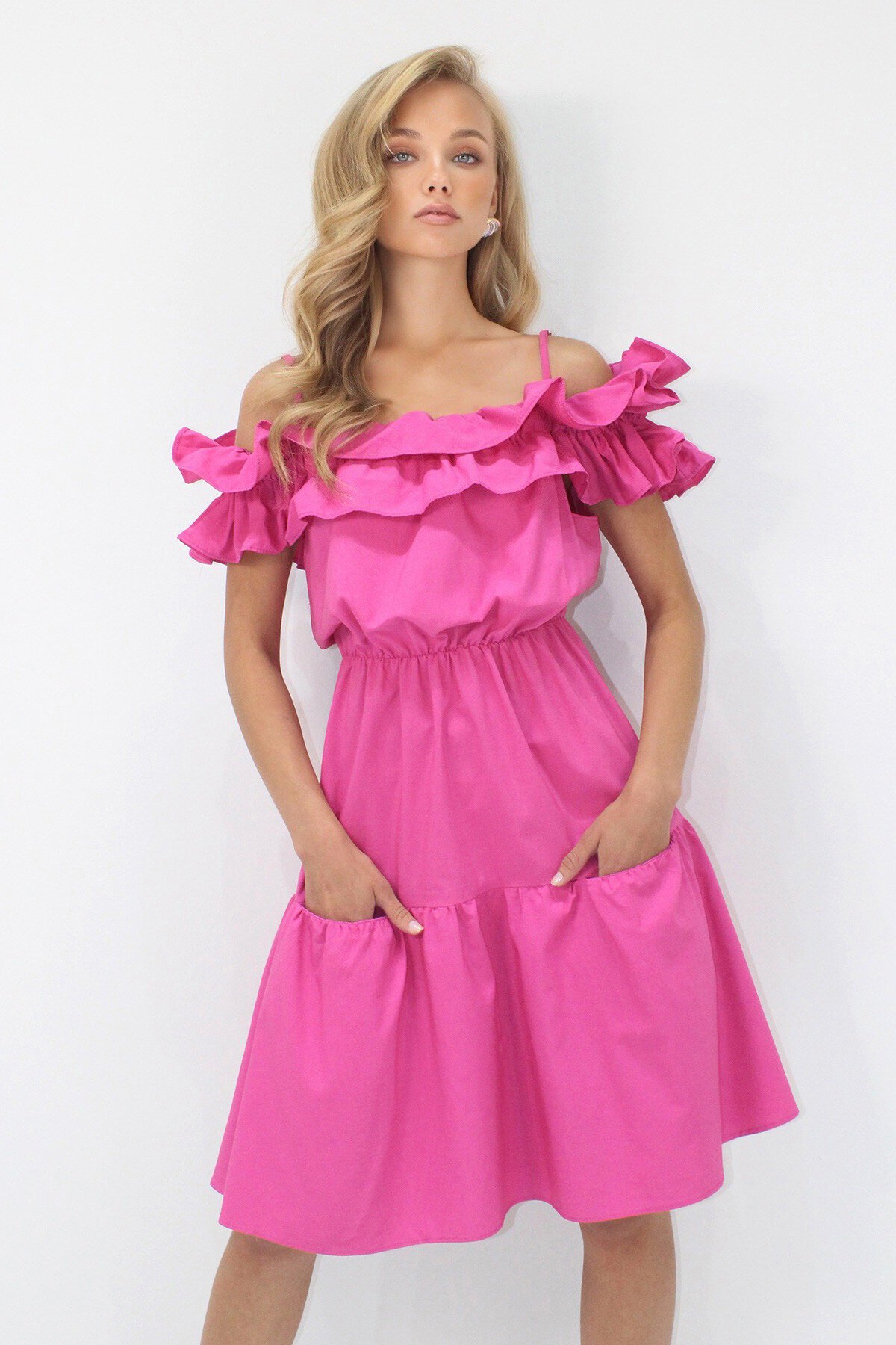 Fuşya Ayarlanabilir Askılı Madonna Yaka Çift Cepli Kat Kat Volanlı Poplin Mini Elbise
